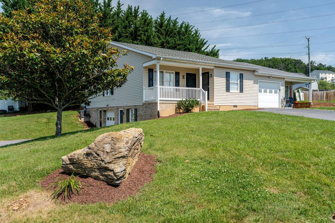 3355 DAWN DR, HARRISONBURG, Virginia 22801, 3 Bedrooms Bedrooms, ,3 BathroomsBathrooms,Residential,3355 DAWN DR,666475 MLS # 666475