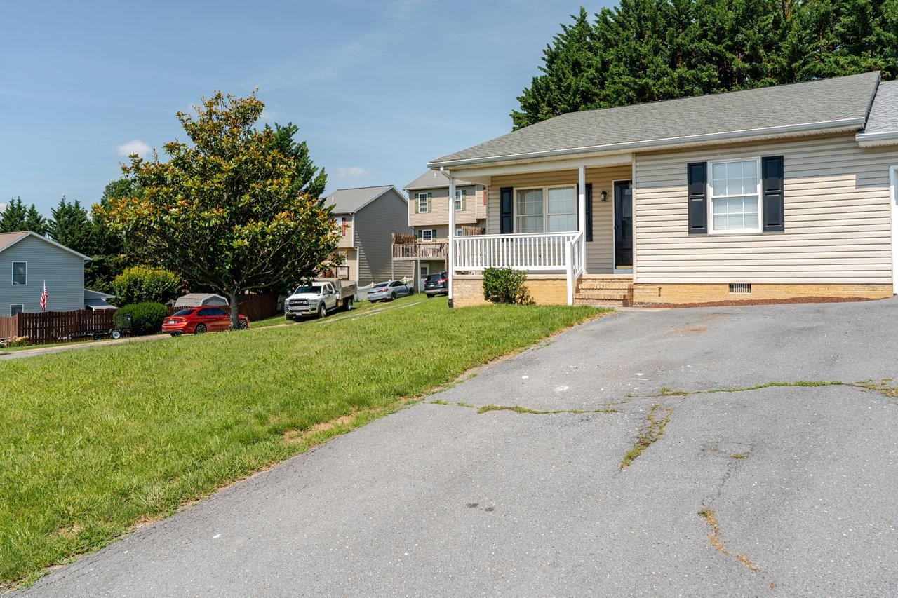 3355 DAWN DR, HARRISONBURG, Virginia 22801, 3 Bedrooms Bedrooms, ,3 BathroomsBathrooms,Residential,3355 DAWN DR,666475 MLS # 666475