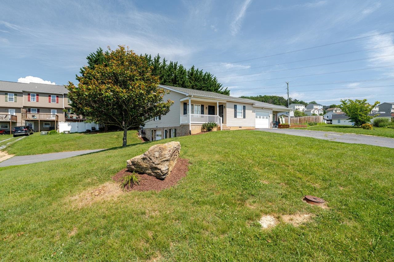 3355 DAWN DR, HARRISONBURG, Virginia 22801, 3 Bedrooms Bedrooms, ,3 BathroomsBathrooms,Residential,3355 DAWN DR,666475 MLS # 666475