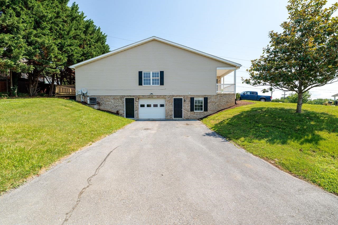 3355 DAWN DR, HARRISONBURG, Virginia 22801, 3 Bedrooms Bedrooms, ,3 BathroomsBathrooms,Residential,3355 DAWN DR,666475 MLS # 666475