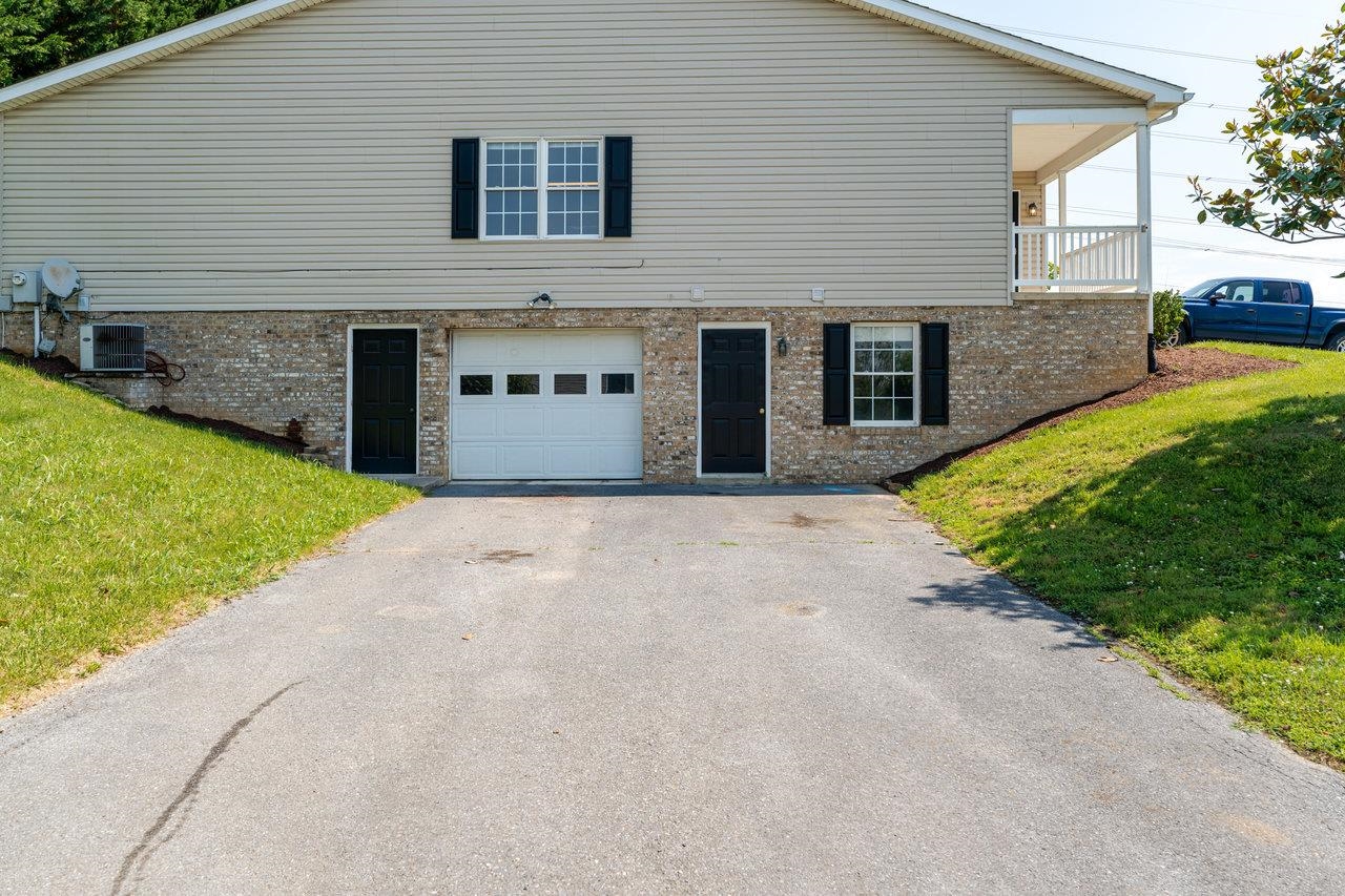 3355 DAWN DR, HARRISONBURG, Virginia 22801, 3 Bedrooms Bedrooms, ,3 BathroomsBathrooms,Residential,3355 DAWN DR,666475 MLS # 666475