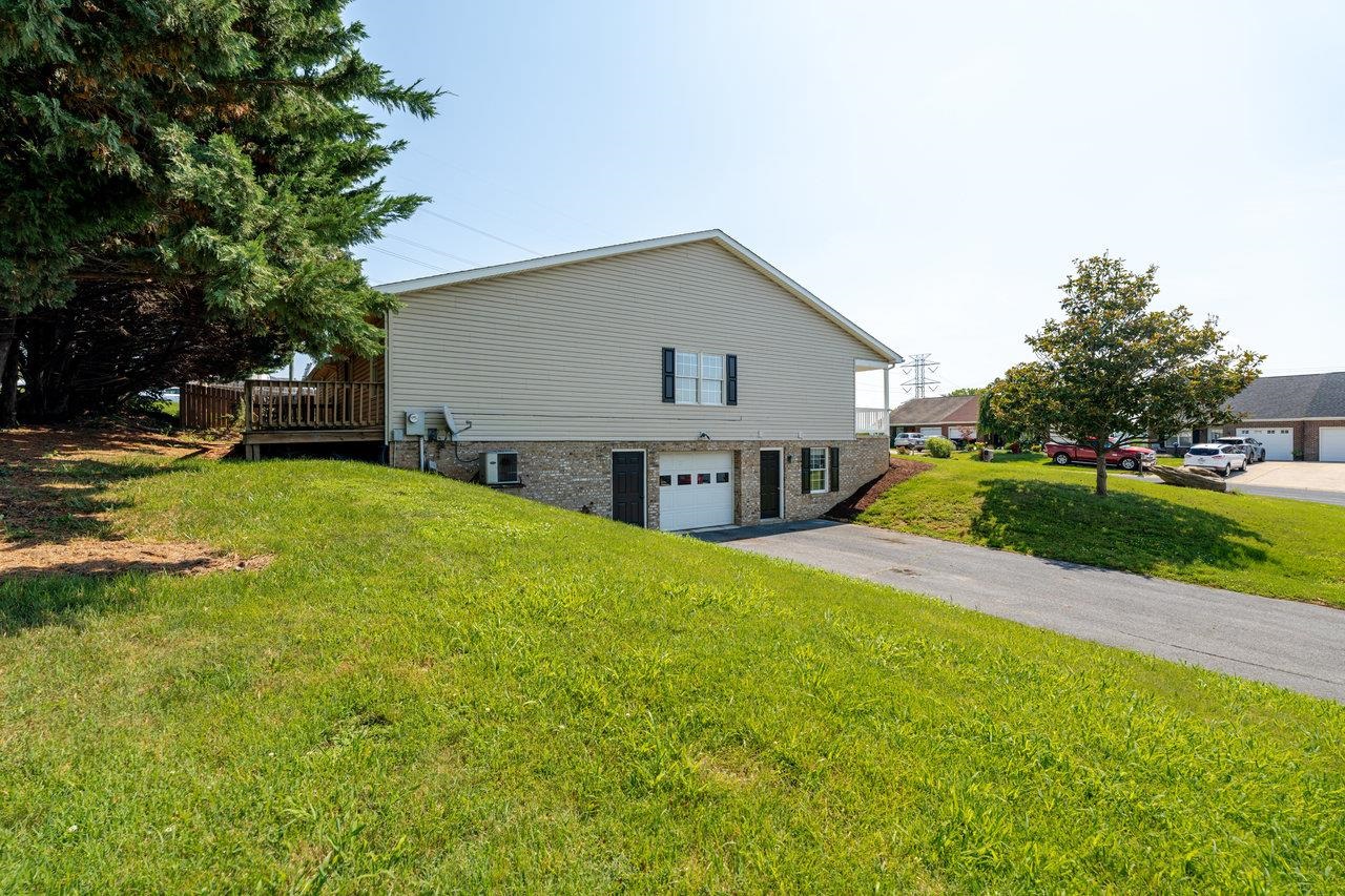 3355 DAWN DR, HARRISONBURG, Virginia 22801, 3 Bedrooms Bedrooms, ,3 BathroomsBathrooms,Residential,3355 DAWN DR,666475 MLS # 666475