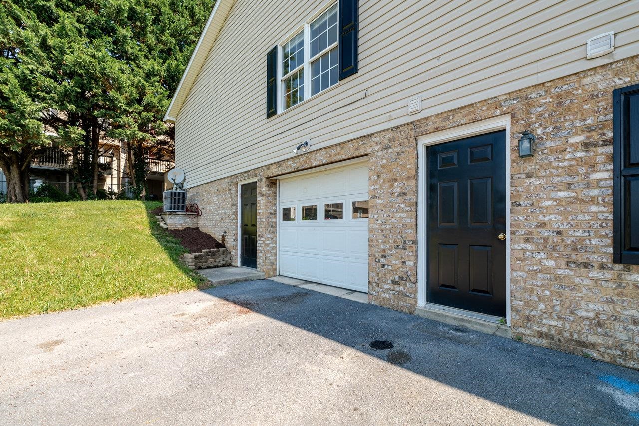3355 DAWN DR, HARRISONBURG, Virginia 22801, 3 Bedrooms Bedrooms, ,3 BathroomsBathrooms,Residential,3355 DAWN DR,666475 MLS # 666475
