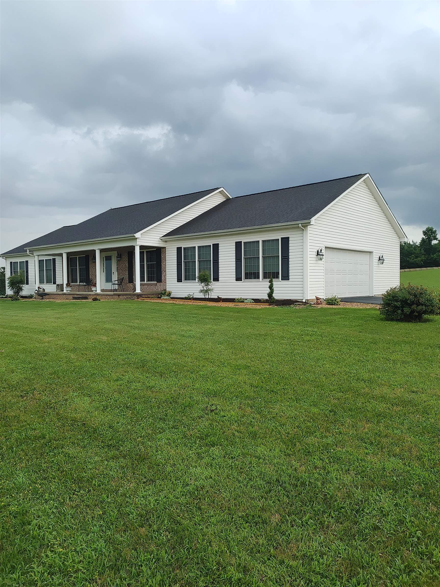 112 GUERNSEY LN, STAUNTON, Virginia 24401, 3 Bedrooms Bedrooms, ,2 BathroomsBathrooms,Residential,112 GUERNSEY LN,666502 MLS # 666502