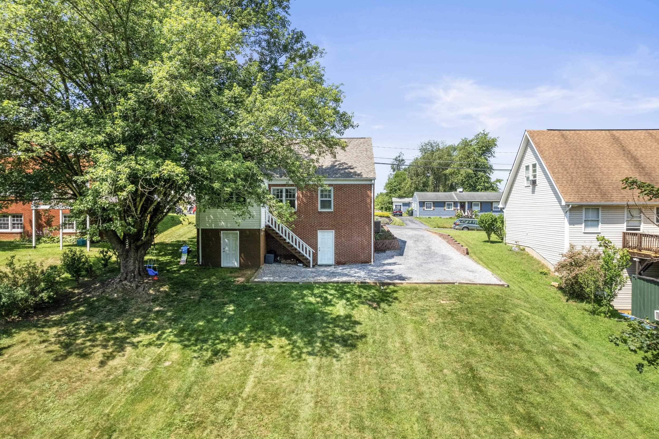931 BRIDGE AVE, WAYNESBORO, Virginia 22980, 3 Bedrooms Bedrooms, ,1 BathroomBathrooms,Residential,931 BRIDGE AVE,666505 MLS # 666505