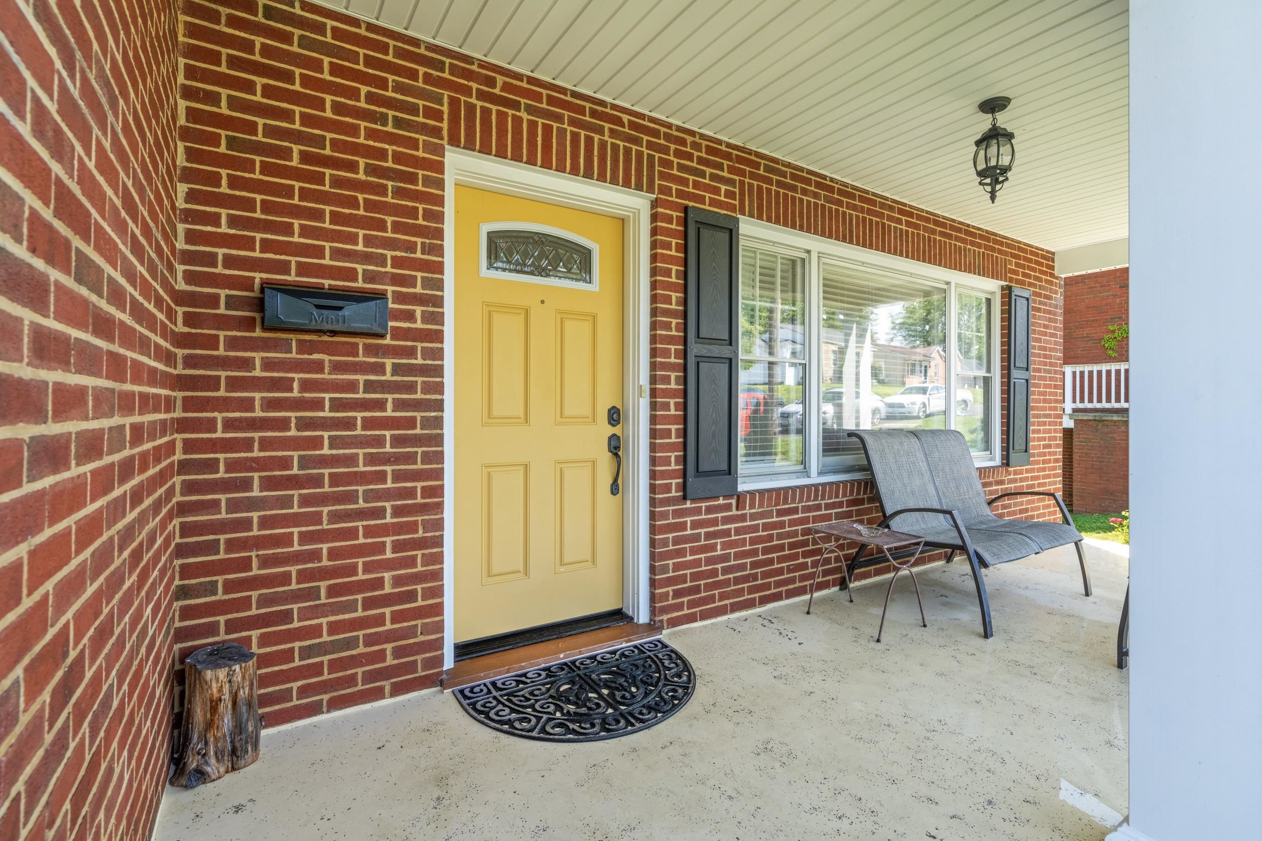931 BRIDGE AVE, WAYNESBORO, Virginia 22980, 3 Bedrooms Bedrooms, ,1 BathroomBathrooms,Residential,931 BRIDGE AVE,666505 MLS # 666505