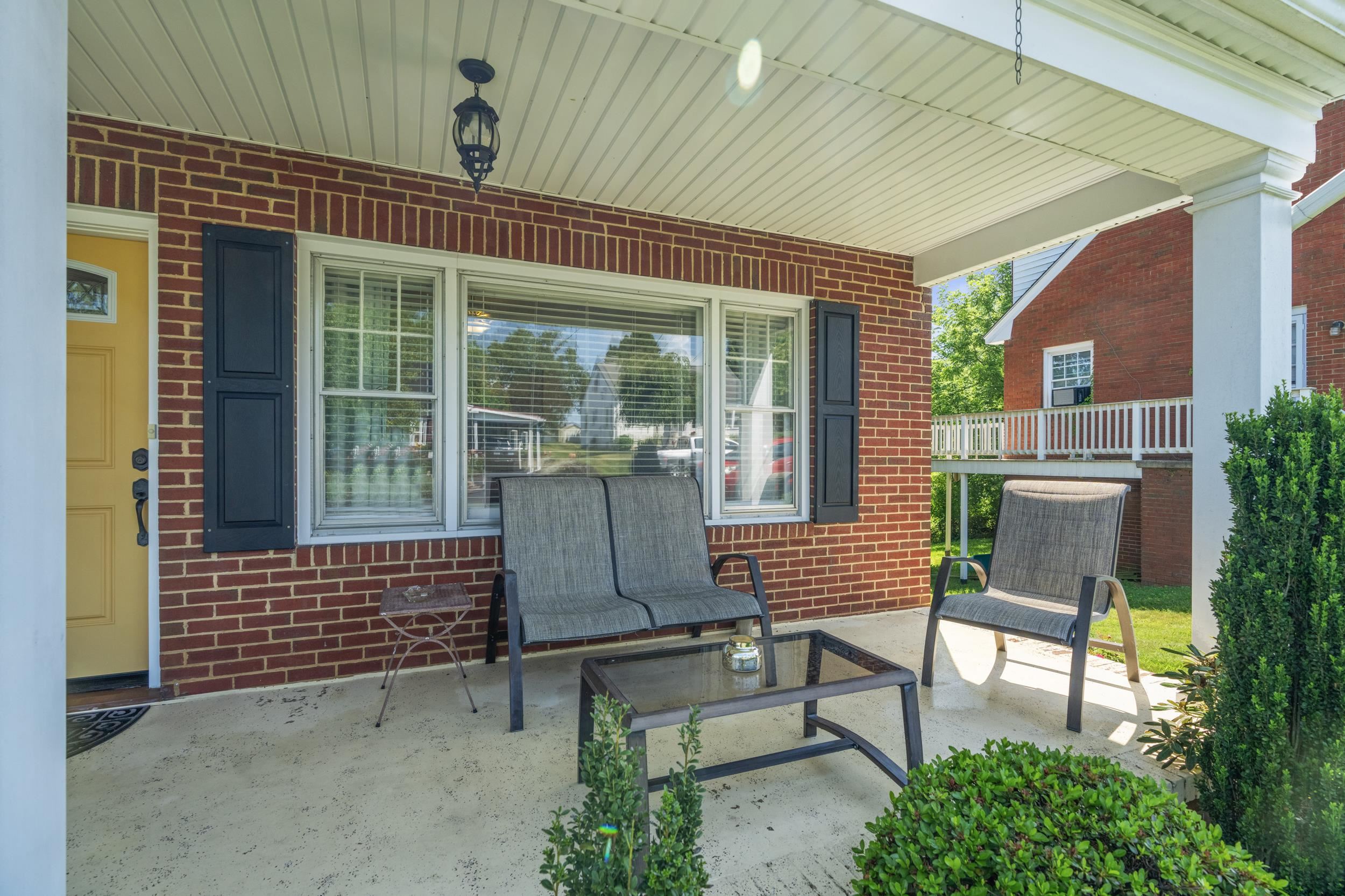 931 BRIDGE AVE, WAYNESBORO, Virginia 22980, 3 Bedrooms Bedrooms, ,1 BathroomBathrooms,Residential,931 BRIDGE AVE,666505 MLS # 666505