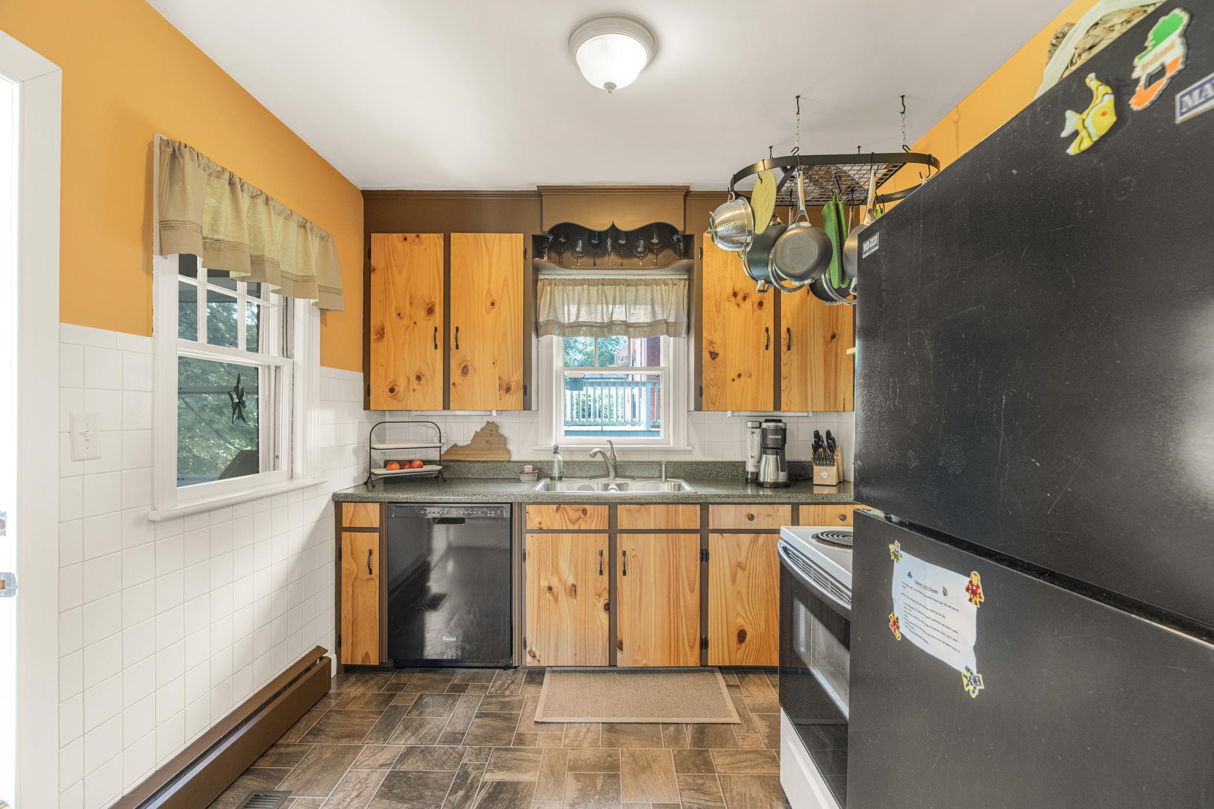 931 BRIDGE AVE, WAYNESBORO, Virginia 22980, 3 Bedrooms Bedrooms, ,1 BathroomBathrooms,Residential,931 BRIDGE AVE,666505 MLS # 666505