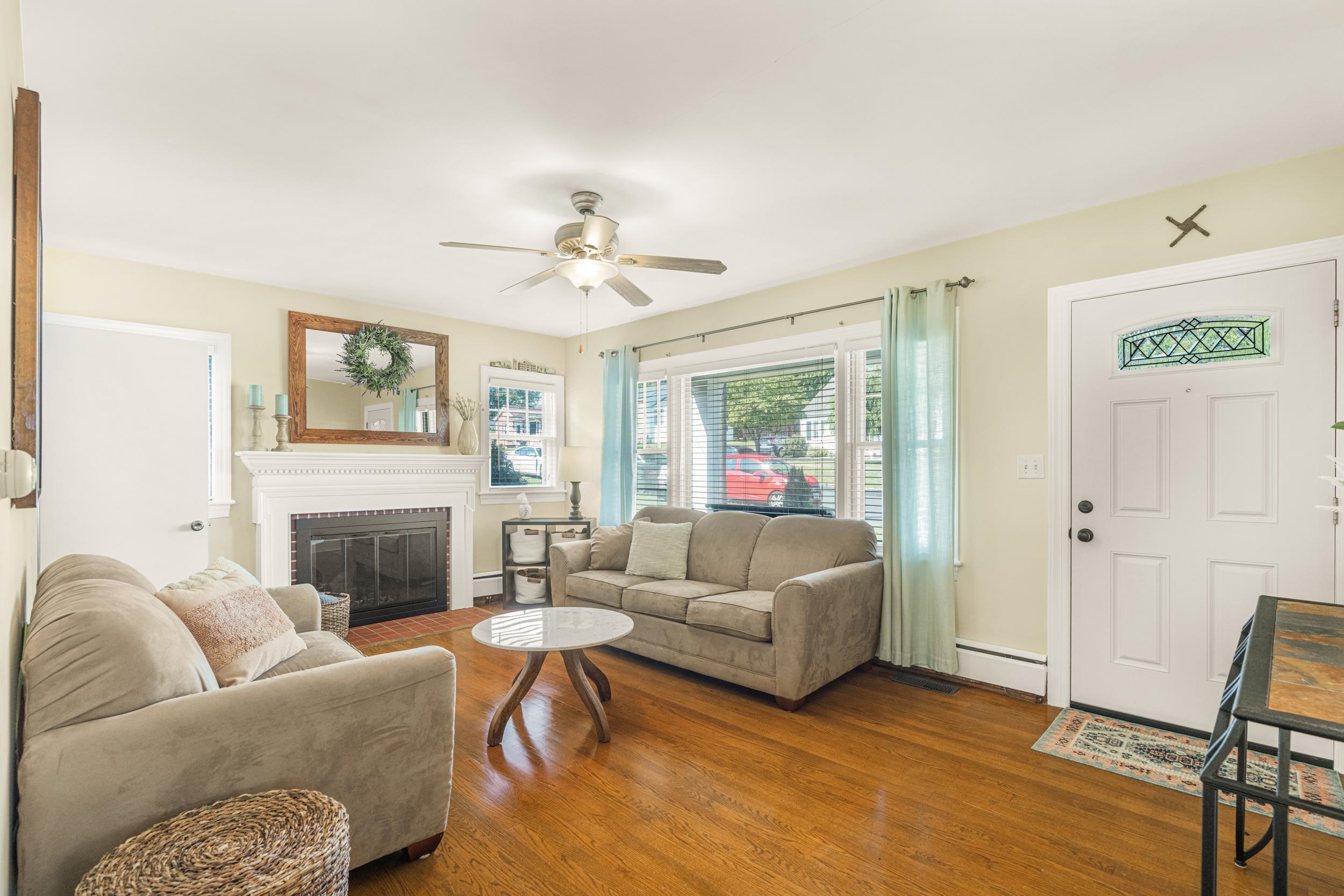 931 BRIDGE AVE, WAYNESBORO, Virginia 22980, 3 Bedrooms Bedrooms, ,1 BathroomBathrooms,Residential,931 BRIDGE AVE,666505 MLS # 666505