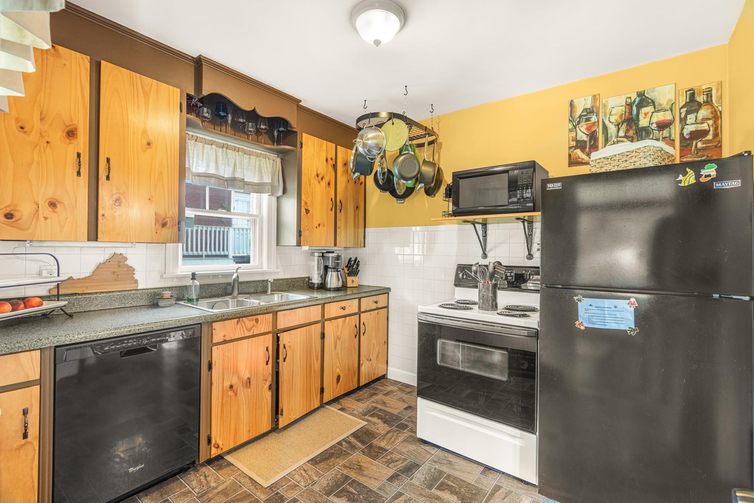 931 BRIDGE AVE, WAYNESBORO, Virginia 22980, 3 Bedrooms Bedrooms, ,1 BathroomBathrooms,Residential,931 BRIDGE AVE,666505 MLS # 666505