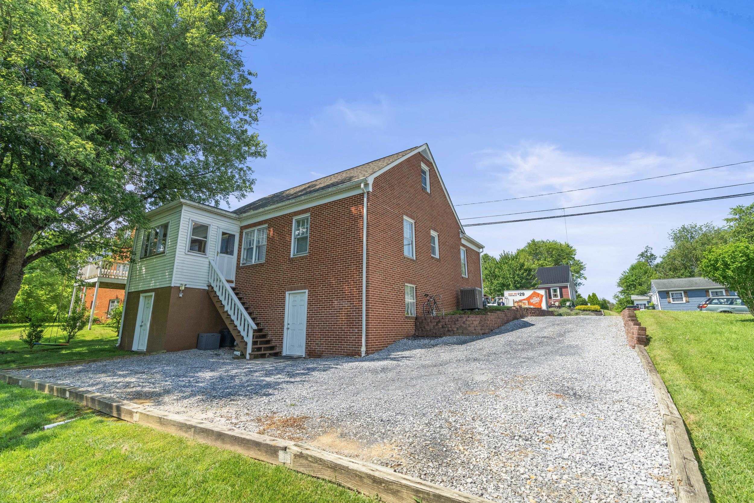 931 BRIDGE AVE, WAYNESBORO, Virginia 22980, 3 Bedrooms Bedrooms, ,1 BathroomBathrooms,Residential,931 BRIDGE AVE,666505 MLS # 666505