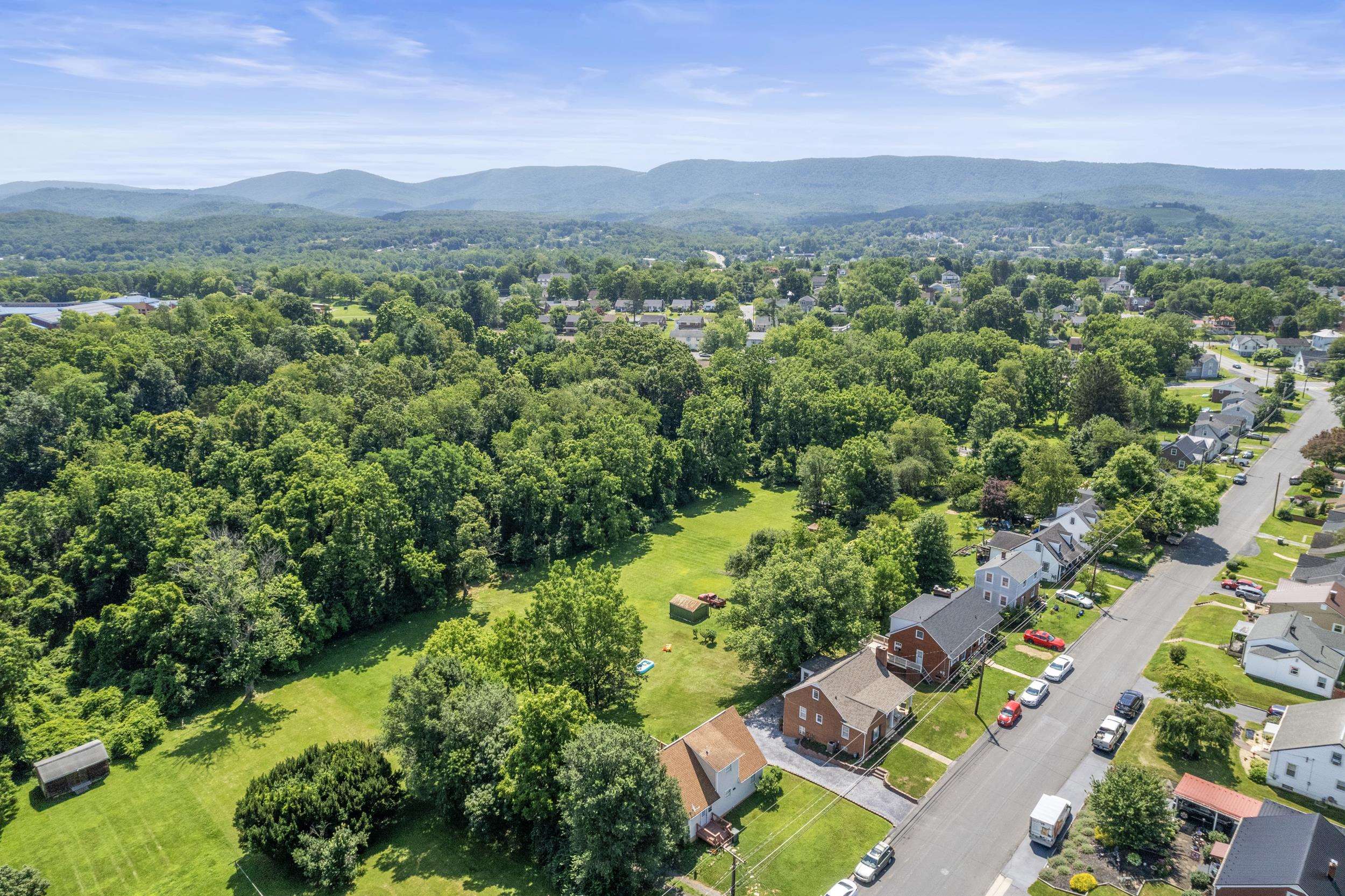 931 BRIDGE AVE, WAYNESBORO, Virginia 22980, 3 Bedrooms Bedrooms, ,1 BathroomBathrooms,Residential,931 BRIDGE AVE,666505 MLS # 666505