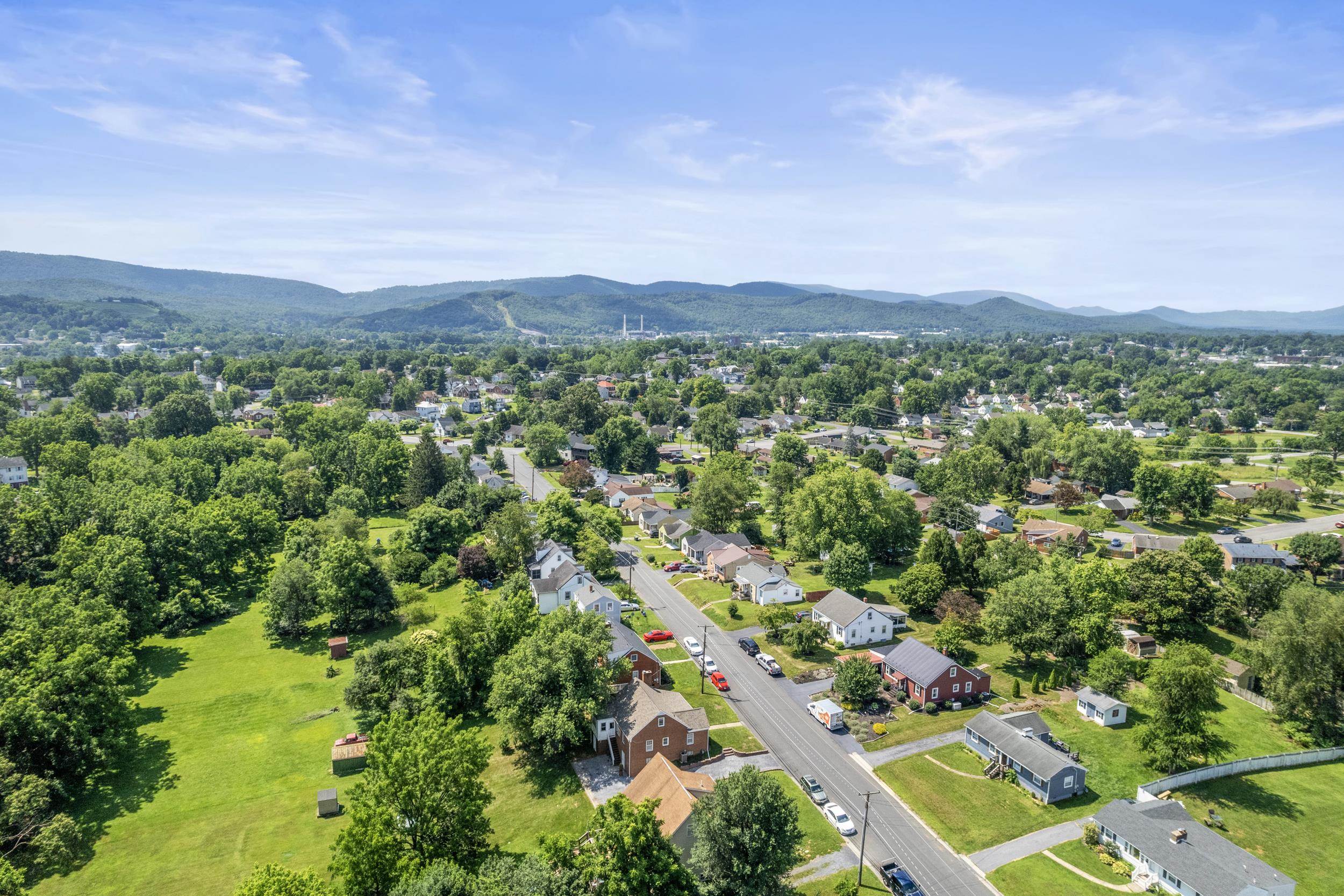 931 BRIDGE AVE, WAYNESBORO, Virginia 22980, 3 Bedrooms Bedrooms, ,1 BathroomBathrooms,Residential,931 BRIDGE AVE,666505 MLS # 666505