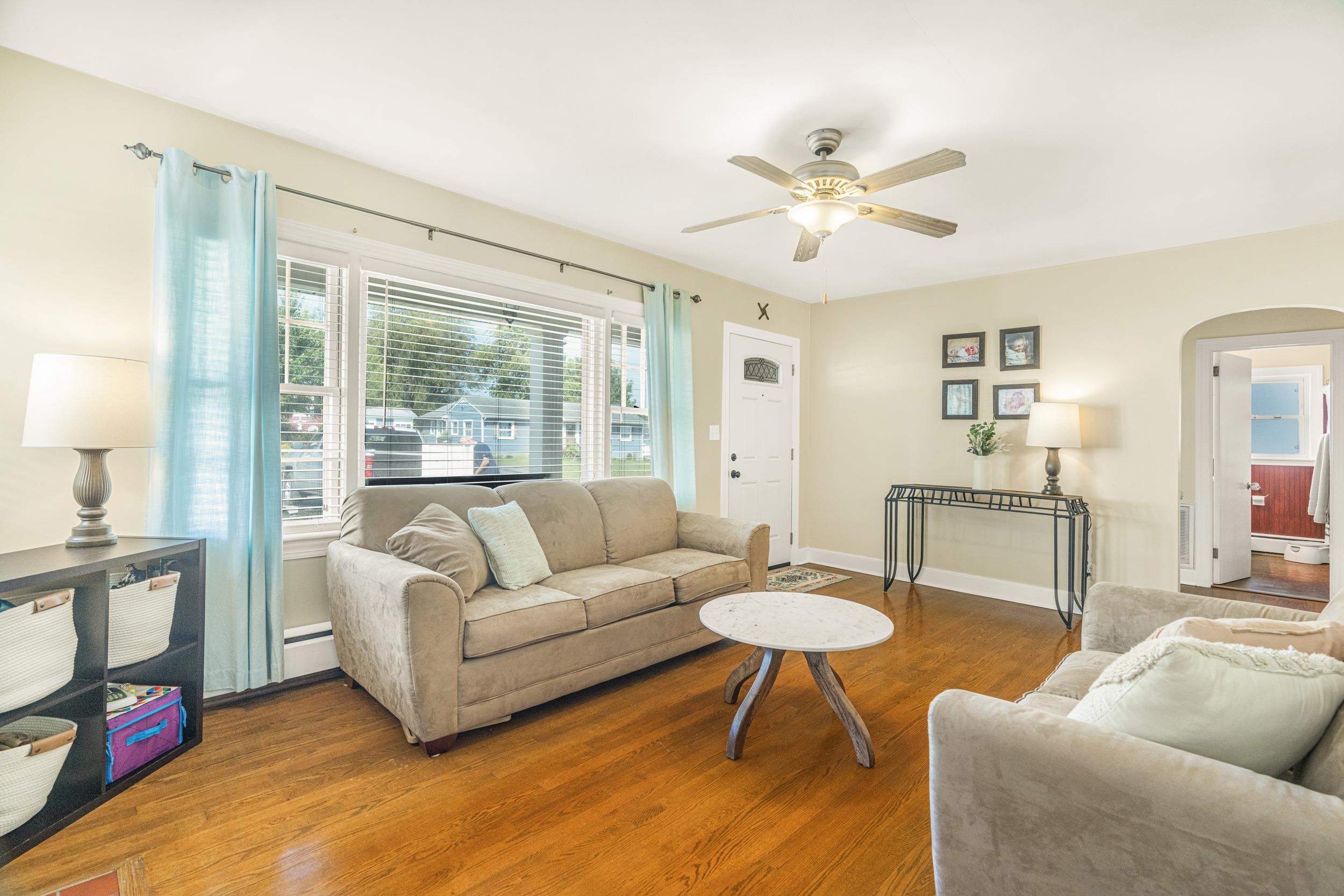 931 BRIDGE AVE, WAYNESBORO, Virginia 22980, 3 Bedrooms Bedrooms, ,1 BathroomBathrooms,Residential,931 BRIDGE AVE,666505 MLS # 666505