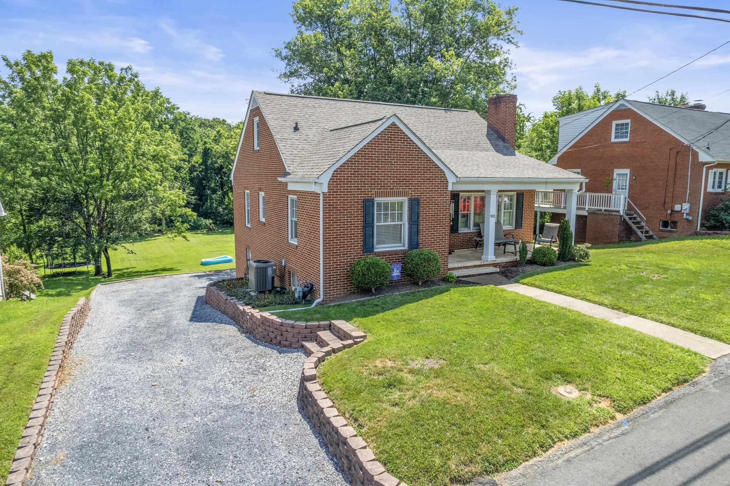 931 BRIDGE AVE, WAYNESBORO, Virginia 22980, 3 Bedrooms Bedrooms, ,1 BathroomBathrooms,Residential,931 BRIDGE AVE,666505 MLS # 666505