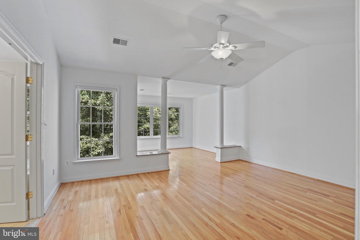 9988 CYRANDALL DR, OAKTON, Virginia 22124, 3 Bedrooms Bedrooms, ,3 BathroomsBathrooms,Residential,For sale,9988 CYRANDALL DR,VAFX2245856 MLS # VAFX2245856