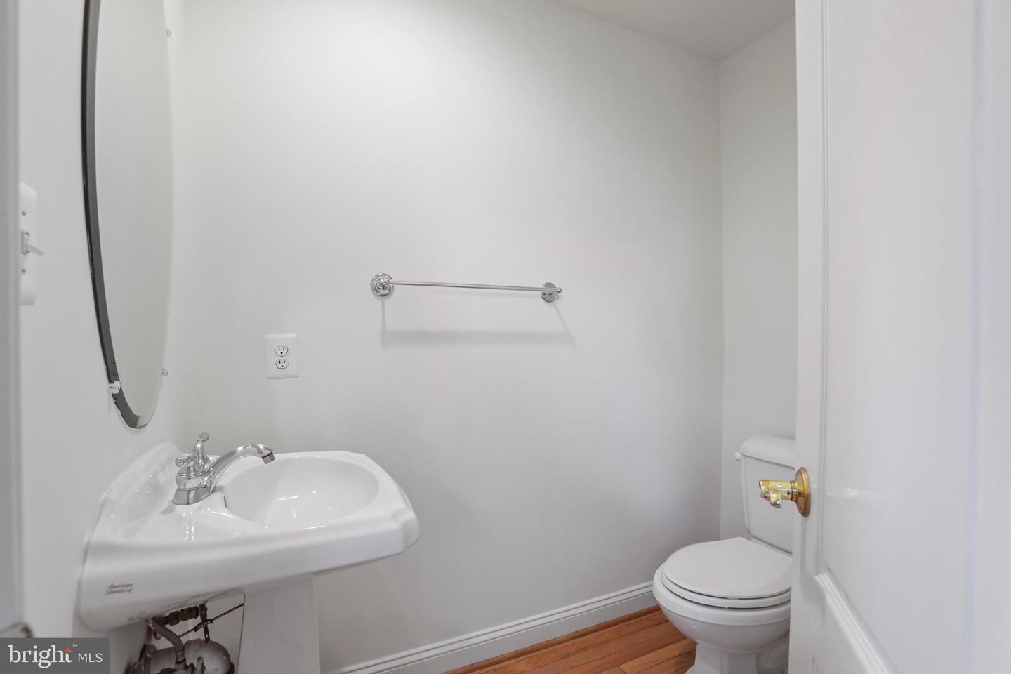 9988 CYRANDALL DR, OAKTON, Virginia 22124, 3 Bedrooms Bedrooms, ,3 BathroomsBathrooms,Residential,For sale,9988 CYRANDALL DR,VAFX2245856 MLS # VAFX2245856