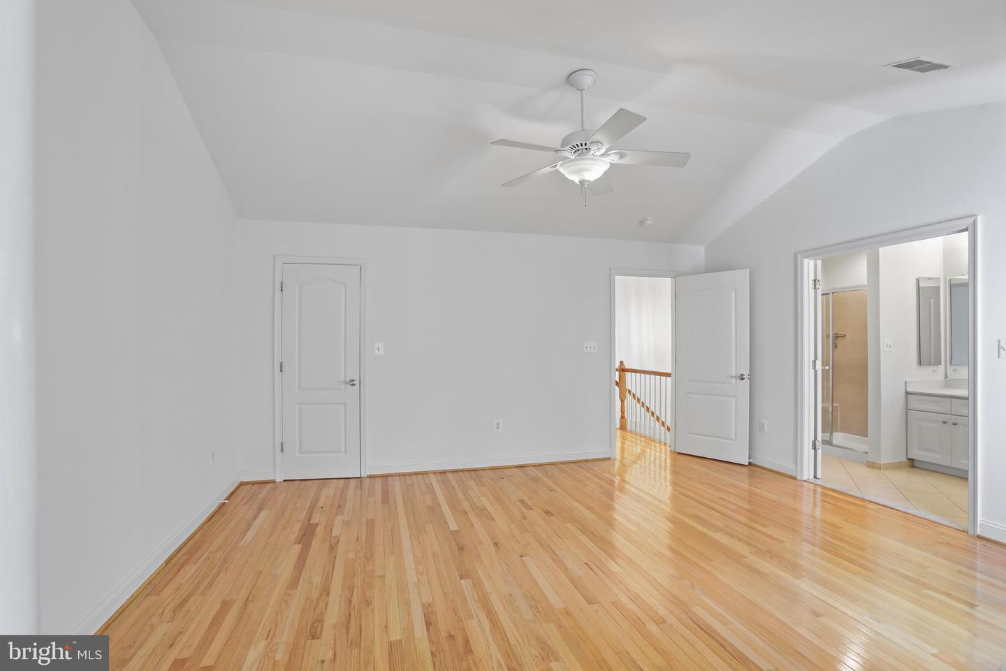 9988 CYRANDALL DR, OAKTON, Virginia 22124, 3 Bedrooms Bedrooms, ,3 BathroomsBathrooms,Residential,For sale,9988 CYRANDALL DR,VAFX2245856 MLS # VAFX2245856