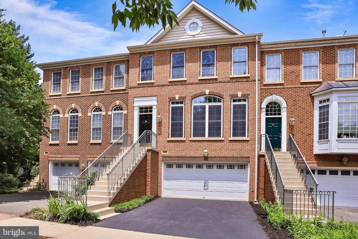 9988 CYRANDALL DR, OAKTON, Virginia 22124, 3 Bedrooms Bedrooms, ,3 BathroomsBathrooms,Residential,For sale,9988 CYRANDALL DR,VAFX2245856 MLS # VAFX2245856