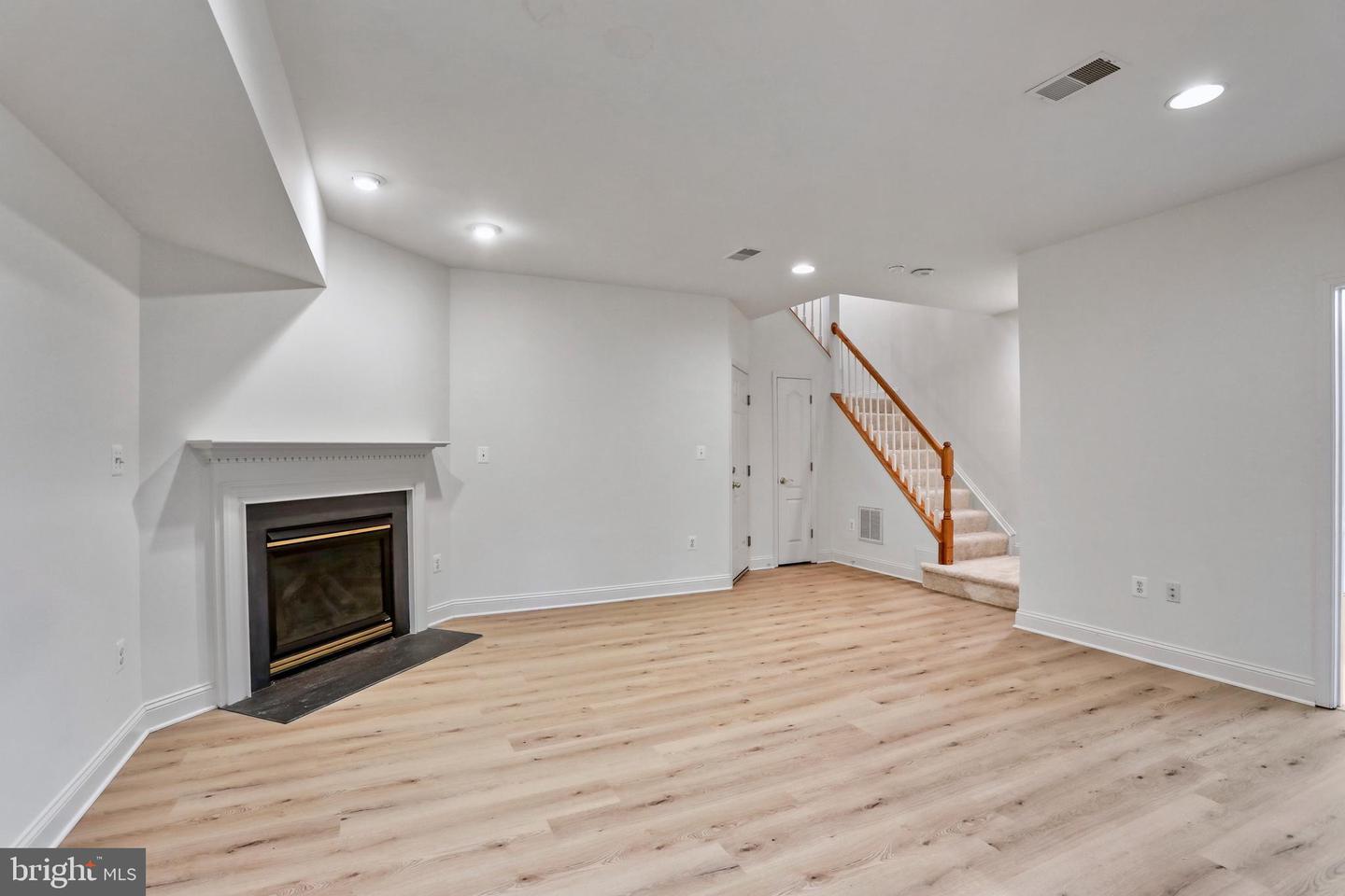 9988 CYRANDALL DR, OAKTON, Virginia 22124, 3 Bedrooms Bedrooms, ,3 BathroomsBathrooms,Residential,For sale,9988 CYRANDALL DR,VAFX2245856 MLS # VAFX2245856