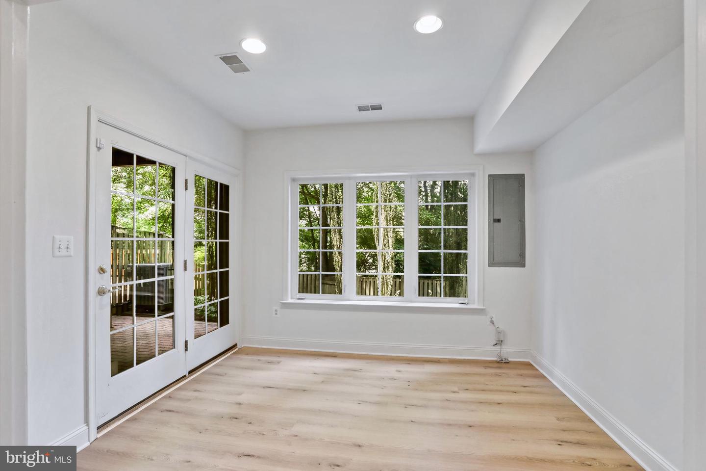 9988 CYRANDALL DR, OAKTON, Virginia 22124, 3 Bedrooms Bedrooms, ,3 BathroomsBathrooms,Residential,For sale,9988 CYRANDALL DR,VAFX2245856 MLS # VAFX2245856