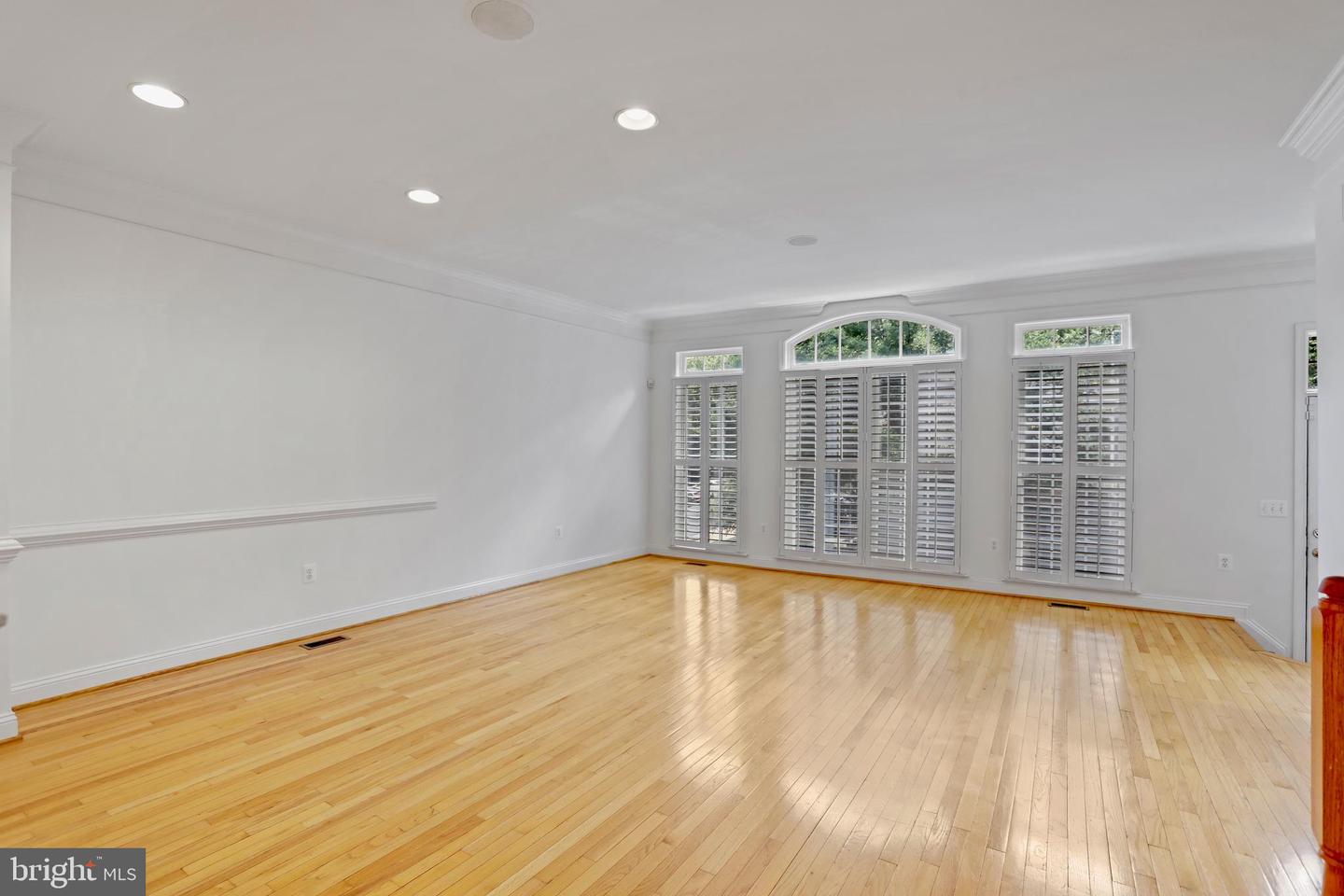 9988 CYRANDALL DR, OAKTON, Virginia 22124, 3 Bedrooms Bedrooms, ,3 BathroomsBathrooms,Residential,For sale,9988 CYRANDALL DR,VAFX2245856 MLS # VAFX2245856