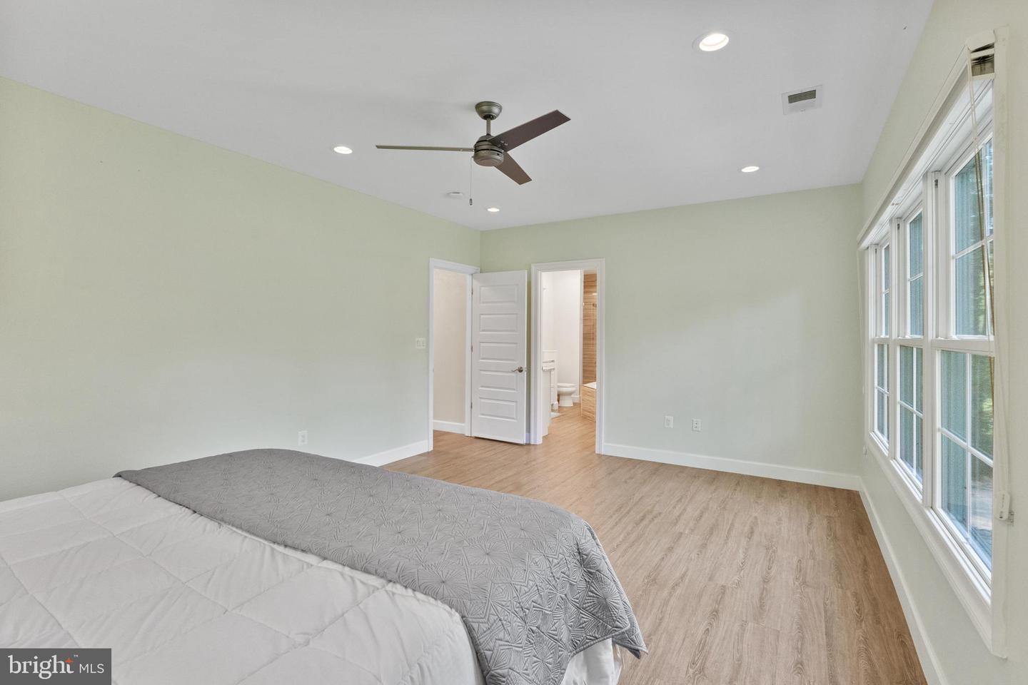 5104 BIRCH LN, ANNANDALE, Virginia 22003, 5 Bedrooms Bedrooms, ,4 BathroomsBathrooms,Residential,For sale,5104 BIRCH LN,VAFX2249254 MLS # VAFX2249254