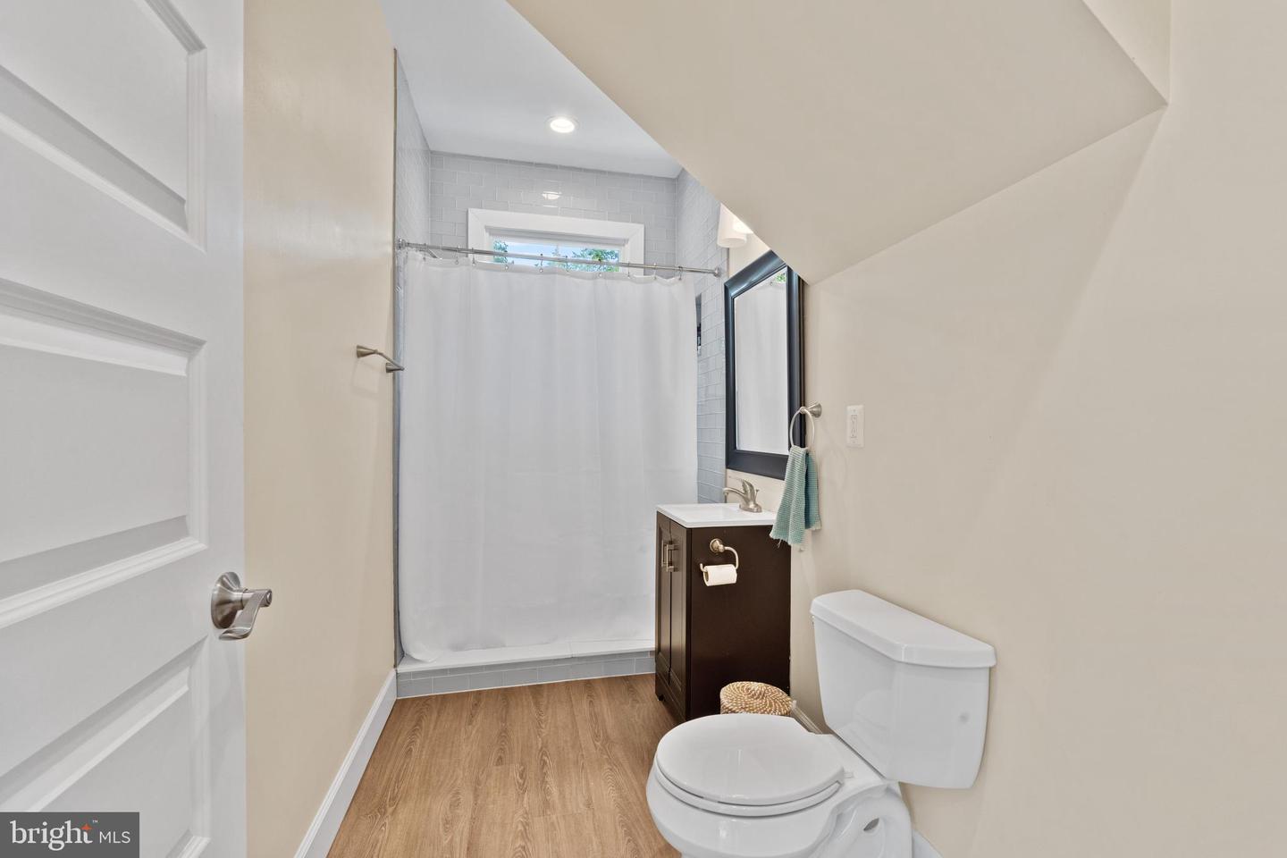 5104 BIRCH LN, ANNANDALE, Virginia 22003, 5 Bedrooms Bedrooms, ,4 BathroomsBathrooms,Residential,For sale,5104 BIRCH LN,VAFX2249254 MLS # VAFX2249254