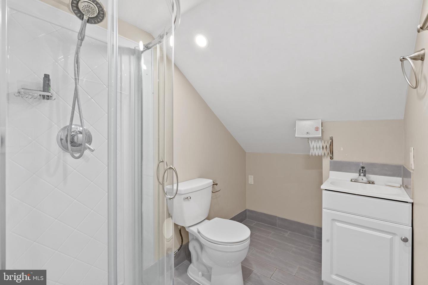 5104 BIRCH LN, ANNANDALE, Virginia 22003, 5 Bedrooms Bedrooms, ,4 BathroomsBathrooms,Residential,For sale,5104 BIRCH LN,VAFX2249254 MLS # VAFX2249254