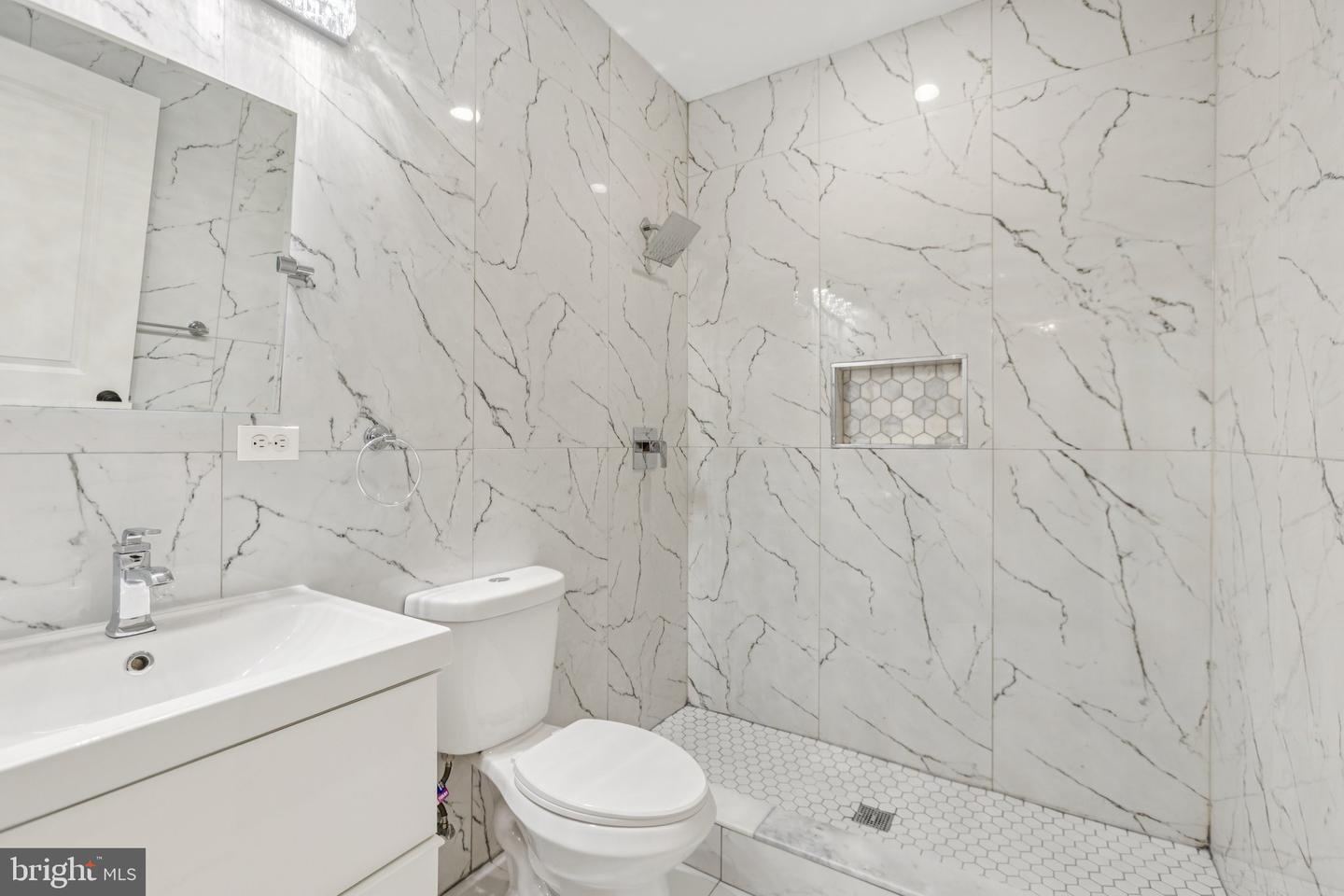 429 20TH ST NE #1, WASHINGTON, District Of Columbia 20002, 2 Bedrooms Bedrooms, ,2 BathroomsBathrooms,Residential,For sale,429 20TH ST NE #1,DCDC2206916 MLS # DCDC2206916