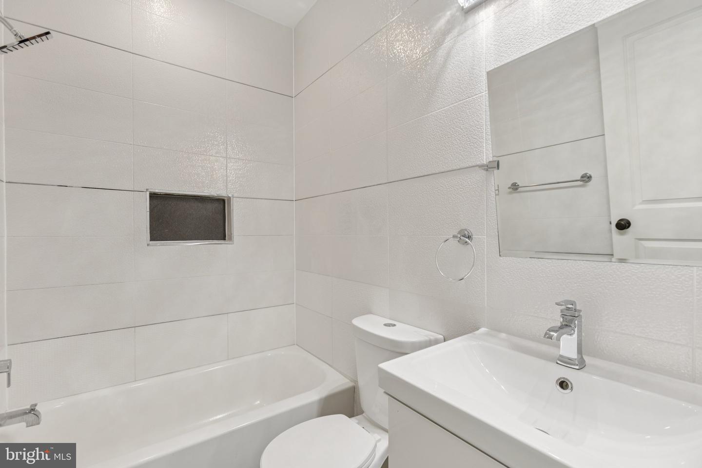 429 20TH ST NE #1, WASHINGTON, District Of Columbia 20002, 2 Bedrooms Bedrooms, ,2 BathroomsBathrooms,Residential,For sale,429 20TH ST NE #1,DCDC2206916 MLS # DCDC2206916