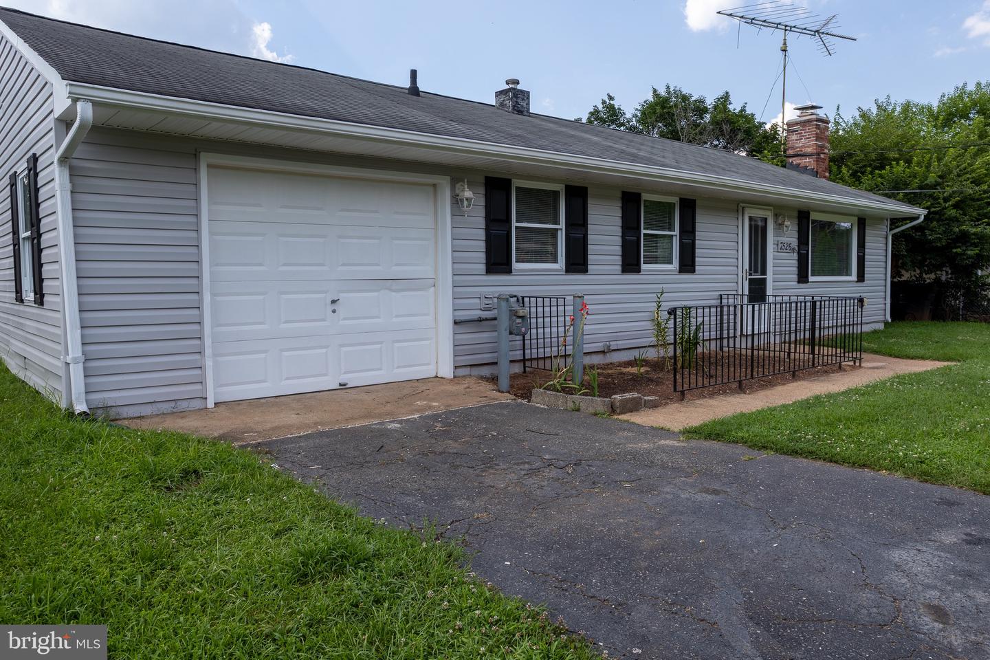 7526 ALBEMARLE DR, MANASSAS, Virginia 20111, 4 Bedrooms Bedrooms, ,2 BathroomsBathrooms,Residential,For sale,7526 ALBEMARLE DR,VAPW2097686 MLS # VAPW2097686