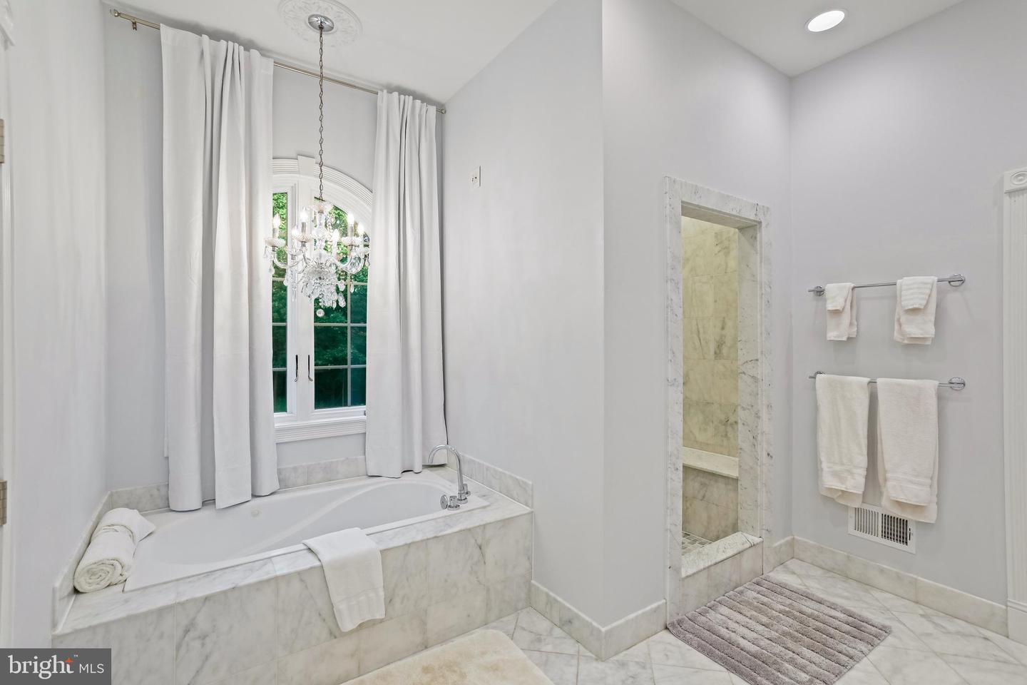 207 WESTVIEW DR, WINCHESTER, Virginia 22603, 7 Bedrooms Bedrooms, ,4 BathroomsBathrooms,Residential,For sale,207 WESTVIEW DR,VAFV2035104 MLS # VAFV2035104