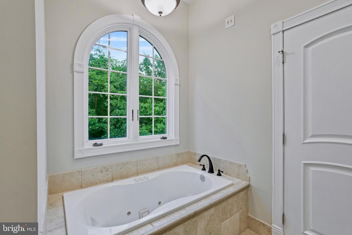 207 WESTVIEW DR, WINCHESTER, Virginia 22603, 7 Bedrooms Bedrooms, ,4 BathroomsBathrooms,Residential,For sale,207 WESTVIEW DR,VAFV2035104 MLS # VAFV2035104