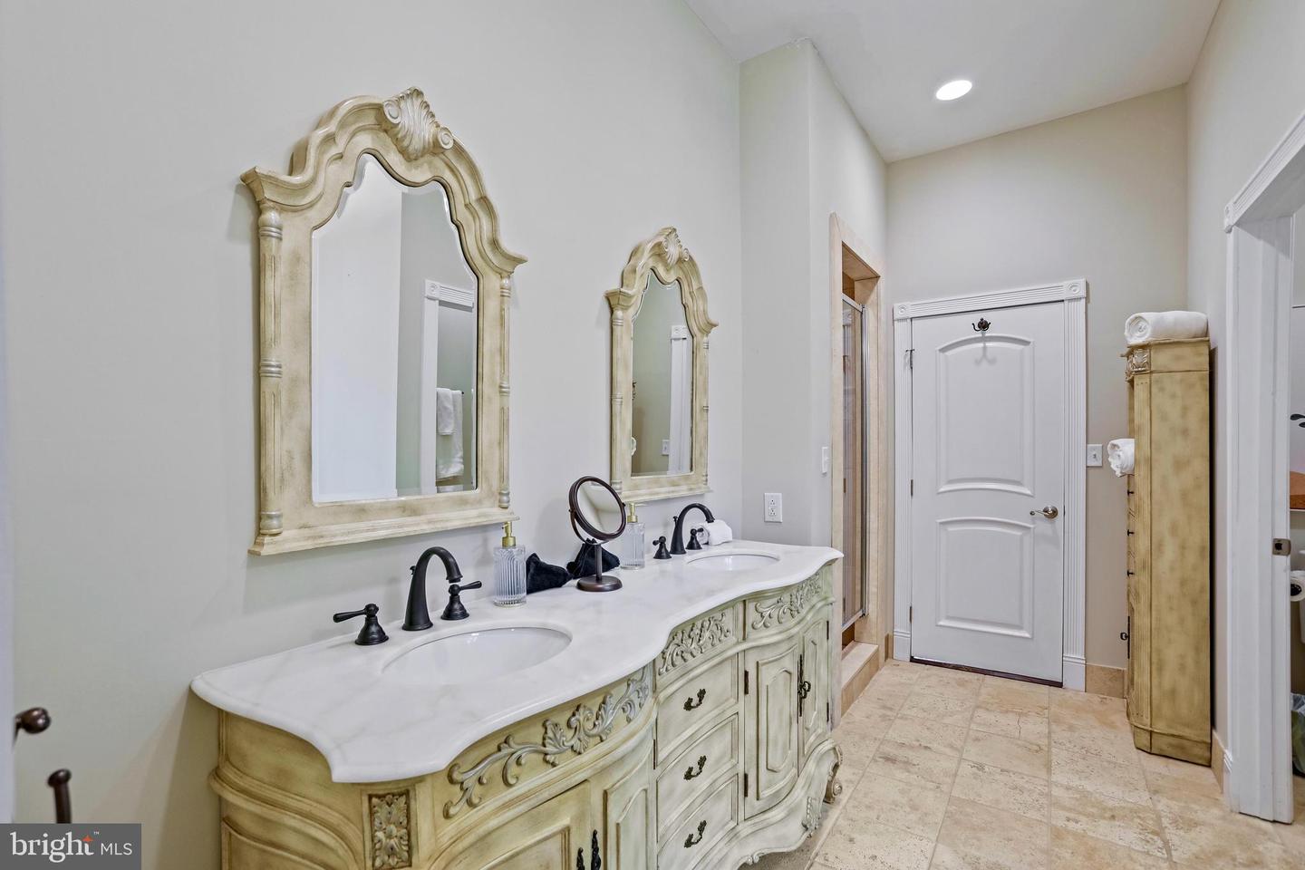 207 WESTVIEW DR, WINCHESTER, Virginia 22603, 7 Bedrooms Bedrooms, ,4 BathroomsBathrooms,Residential,For sale,207 WESTVIEW DR,VAFV2035104 MLS # VAFV2035104