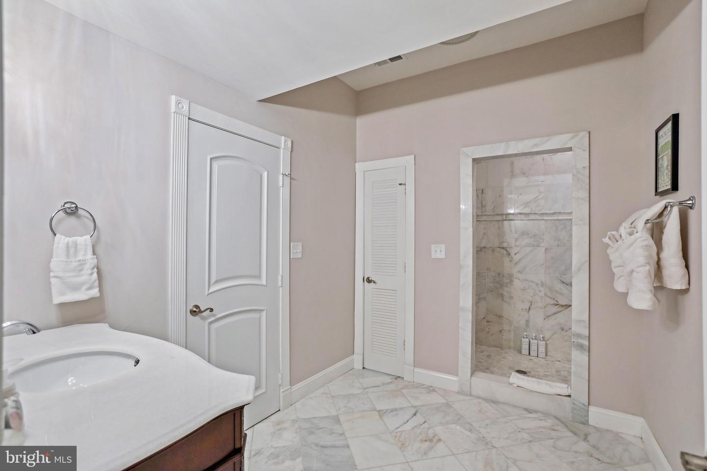 207 WESTVIEW DR, WINCHESTER, Virginia 22603, 7 Bedrooms Bedrooms, ,4 BathroomsBathrooms,Residential,For sale,207 WESTVIEW DR,VAFV2035104 MLS # VAFV2035104