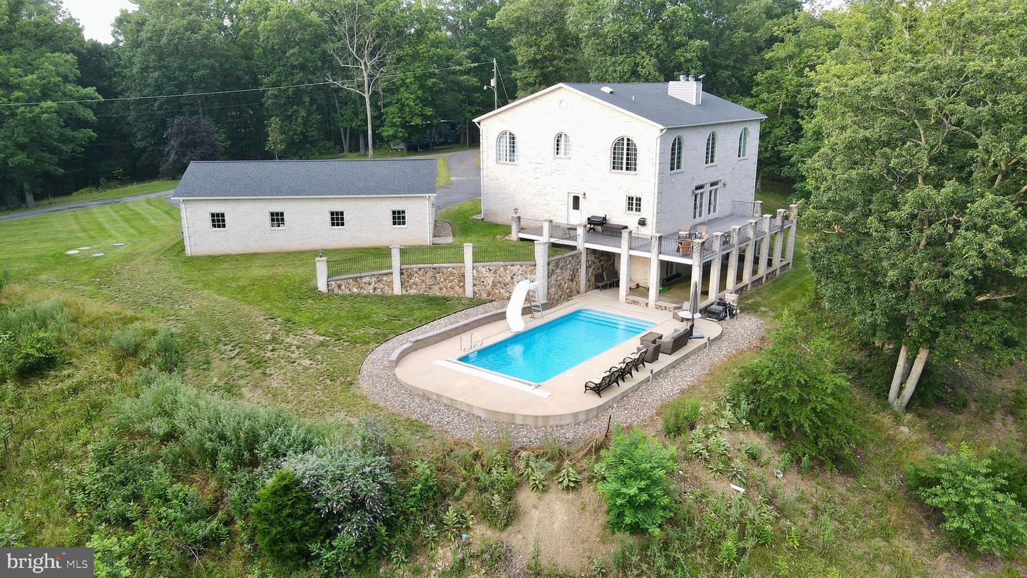207 WESTVIEW DR, WINCHESTER, Virginia 22603, 7 Bedrooms Bedrooms, ,4 BathroomsBathrooms,Residential,For sale,207 WESTVIEW DR,VAFV2035104 MLS # VAFV2035104
