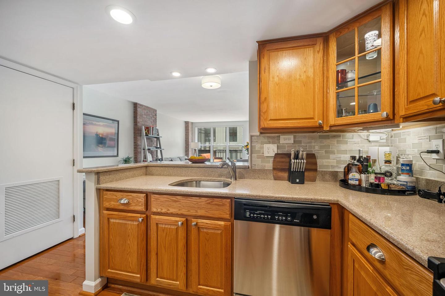 601 PENNSYLVANIA AVE NW #812, WASHINGTON, District Of Columbia 20004, 1 Bedroom Bedrooms, ,1 BathroomBathrooms,Residential,For sale,601 PENNSYLVANIA AVE NW #812,DCDC2207786 MLS # DCDC2207786