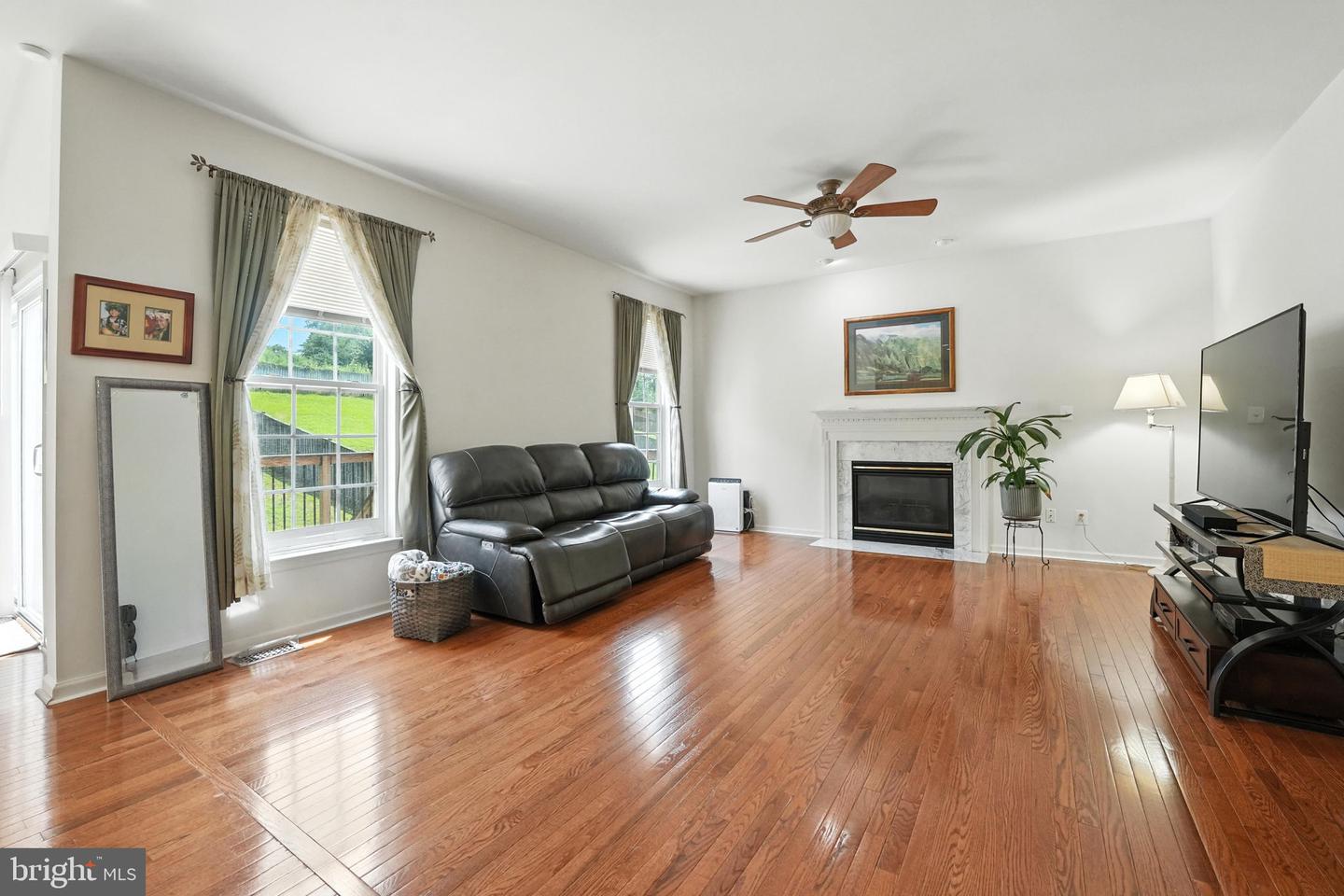 17665 AVENEL LN, DUMFRIES, Virginia 22026, 5 Bedrooms Bedrooms, ,3 BathroomsBathrooms,Residential,For sale,17665 AVENEL LN,VAPW2098188 MLS # VAPW2098188