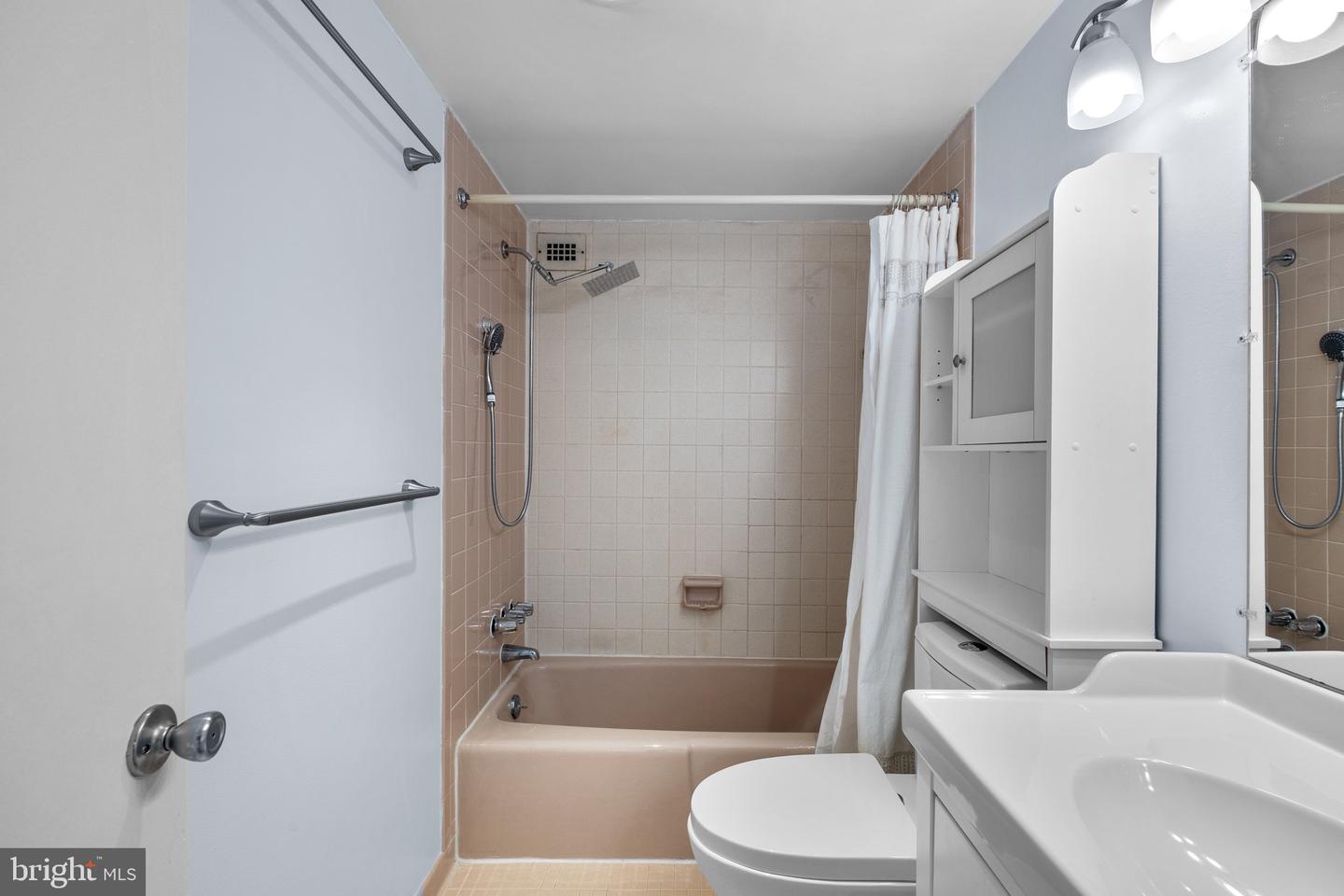 4241 COLUMBIA PIKE #305, ARLINGTON, Virginia 22204, 1 Bedroom Bedrooms, ,1 BathroomBathrooms,Residential,For sale,4241 COLUMBIA PIKE #305,VAAR2059968 MLS # VAAR2059968