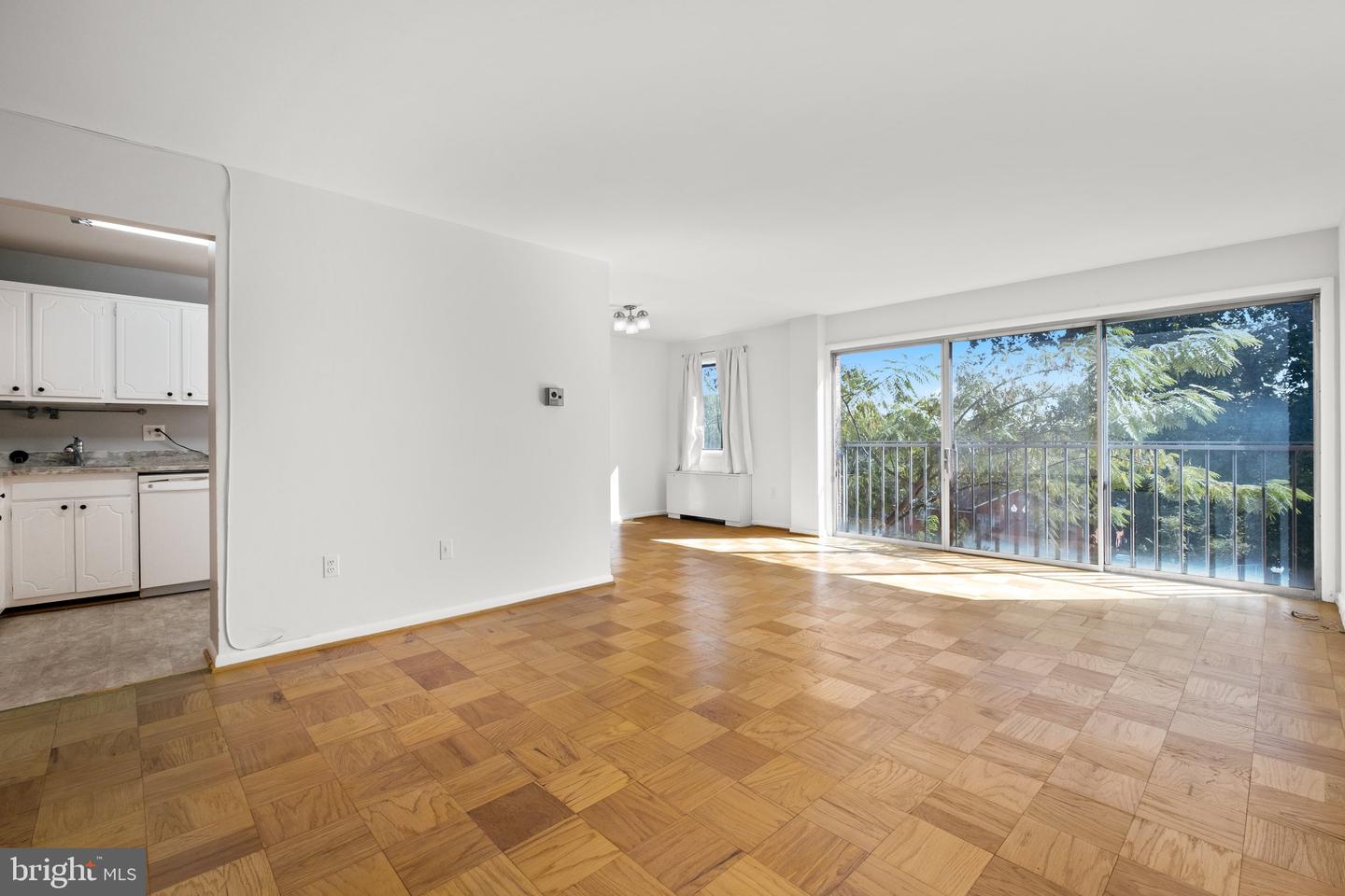 4241 COLUMBIA PIKE #305, ARLINGTON, Virginia 22204, 1 Bedroom Bedrooms, ,1 BathroomBathrooms,Residential,For sale,4241 COLUMBIA PIKE #305,VAAR2059968 MLS # VAAR2059968