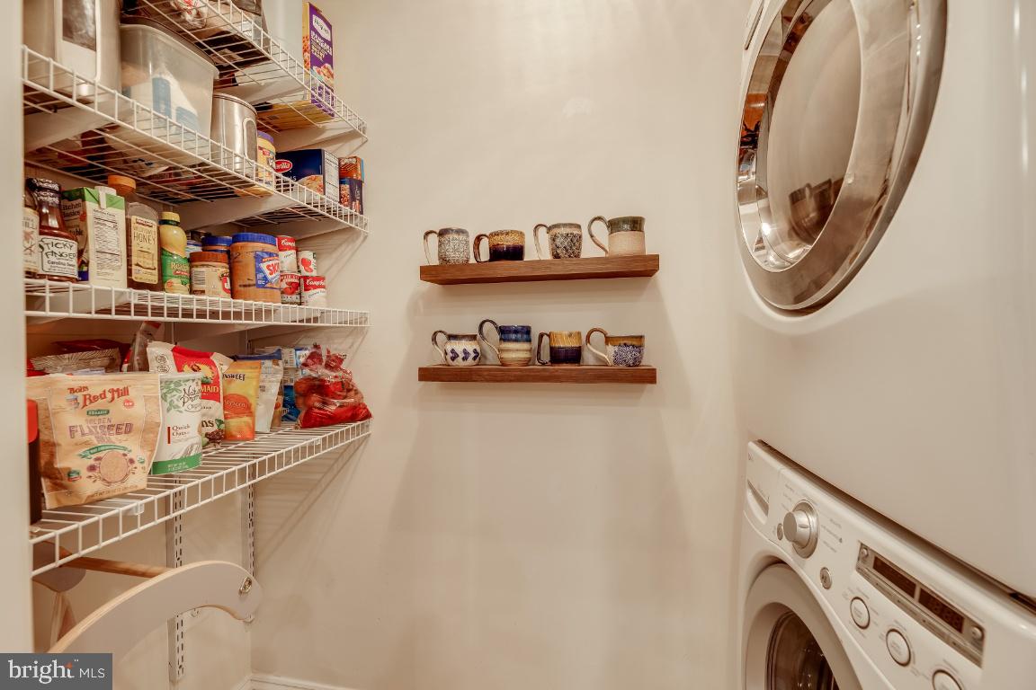 1115 CAMERON ST #114, ALEXANDRIA, Virginia 22314, 2 Bedrooms Bedrooms, ,2 BathroomsBathrooms,Residential,For sale,1115 CAMERON ST #114,VAAX2047066 MLS # VAAX2047066