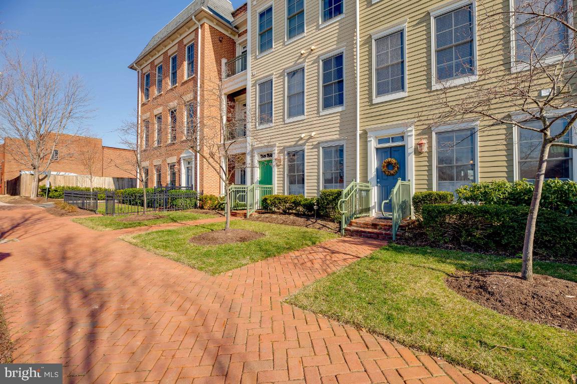 1115 CAMERON ST #114, ALEXANDRIA, Virginia 22314, 2 Bedrooms Bedrooms, ,2 BathroomsBathrooms,Residential,For sale,1115 CAMERON ST #114,VAAX2047066 MLS # VAAX2047066