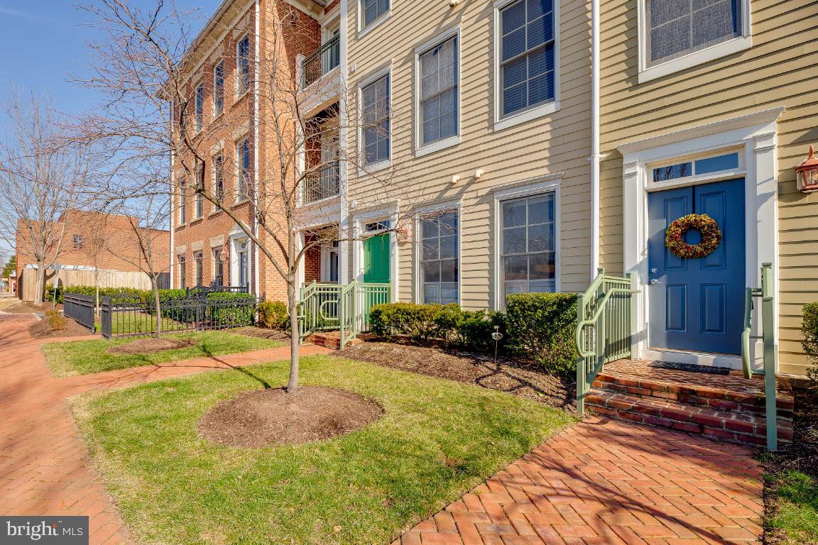 1115 CAMERON ST #114, ALEXANDRIA, Virginia 22314, 2 Bedrooms Bedrooms, ,2 BathroomsBathrooms,Residential,For sale,1115 CAMERON ST #114,VAAX2047066 MLS # VAAX2047066