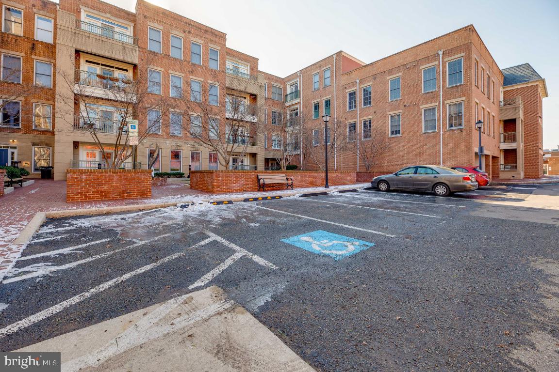 1115 CAMERON ST #114, ALEXANDRIA, Virginia 22314, 2 Bedrooms Bedrooms, ,2 BathroomsBathrooms,Residential,For sale,1115 CAMERON ST #114,VAAX2047066 MLS # VAAX2047066