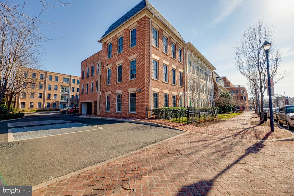 1115 CAMERON ST #114, ALEXANDRIA, Virginia 22314, 2 Bedrooms Bedrooms, ,2 BathroomsBathrooms,Residential,For sale,1115 CAMERON ST #114,VAAX2047066 MLS # VAAX2047066