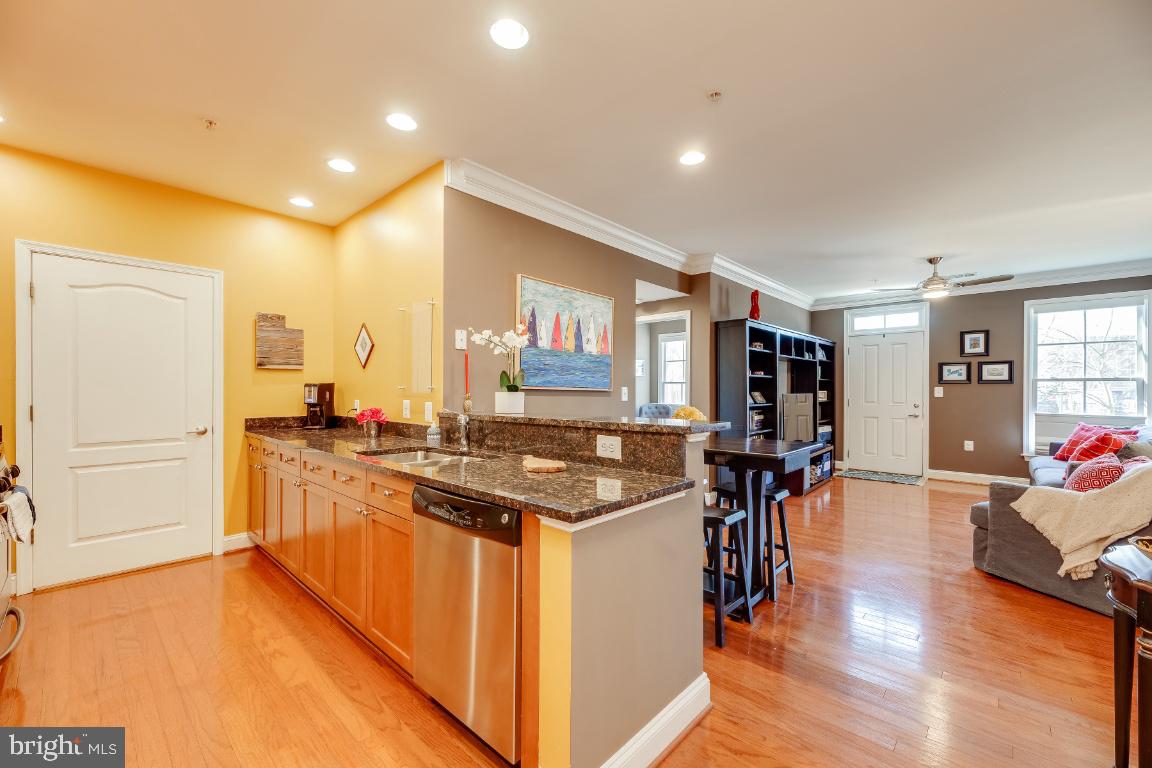1115 CAMERON ST #114, ALEXANDRIA, Virginia 22314, 2 Bedrooms Bedrooms, ,2 BathroomsBathrooms,Residential,For sale,1115 CAMERON ST #114,VAAX2047066 MLS # VAAX2047066