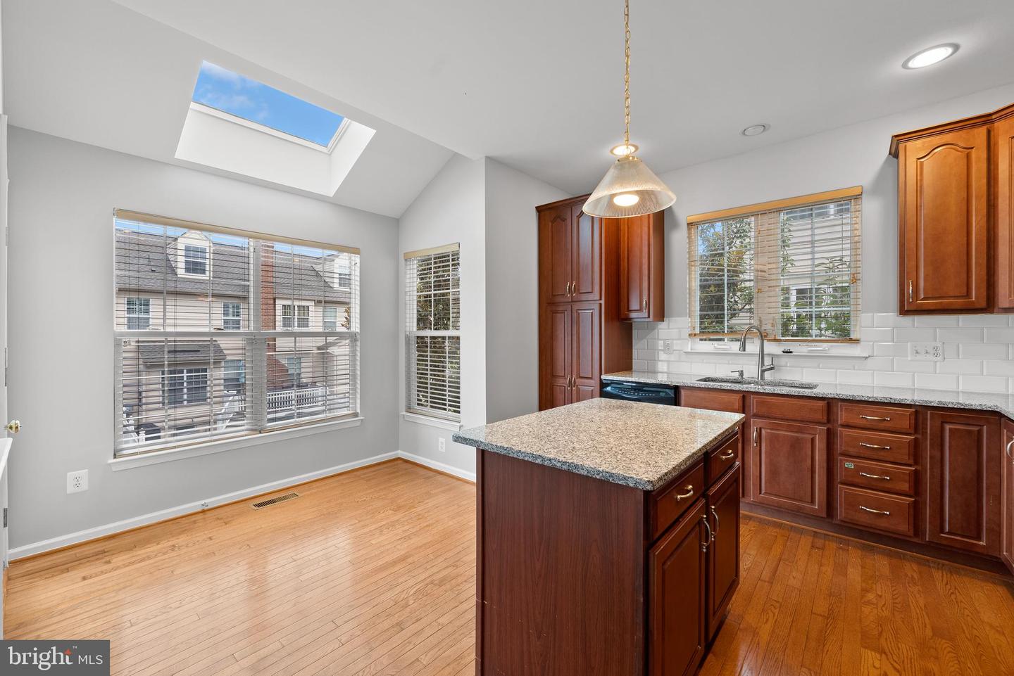 19608 EDGEMONT SQ, ASHBURN, Virginia 20147, 3 Bedrooms Bedrooms, ,2 BathroomsBathrooms,Residential,For sale,19608 EDGEMONT SQ,VALO2100830 MLS # VALO2100830