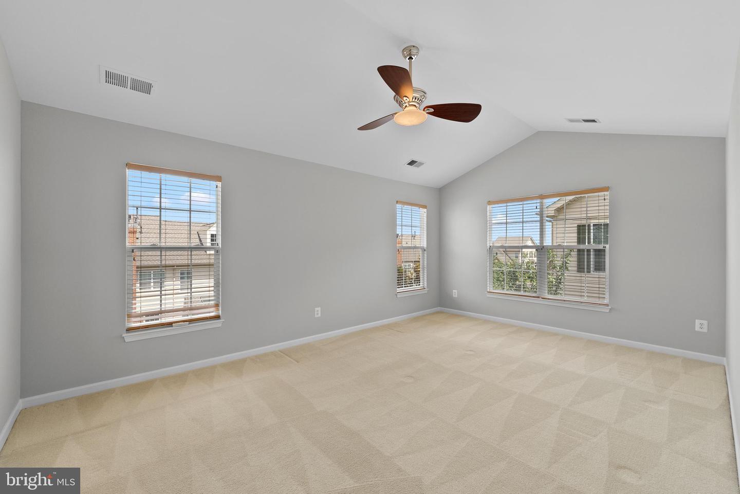 19608 EDGEMONT SQ, ASHBURN, Virginia 20147, 3 Bedrooms Bedrooms, ,2 BathroomsBathrooms,Residential,For sale,19608 EDGEMONT SQ,VALO2100830 MLS # VALO2100830