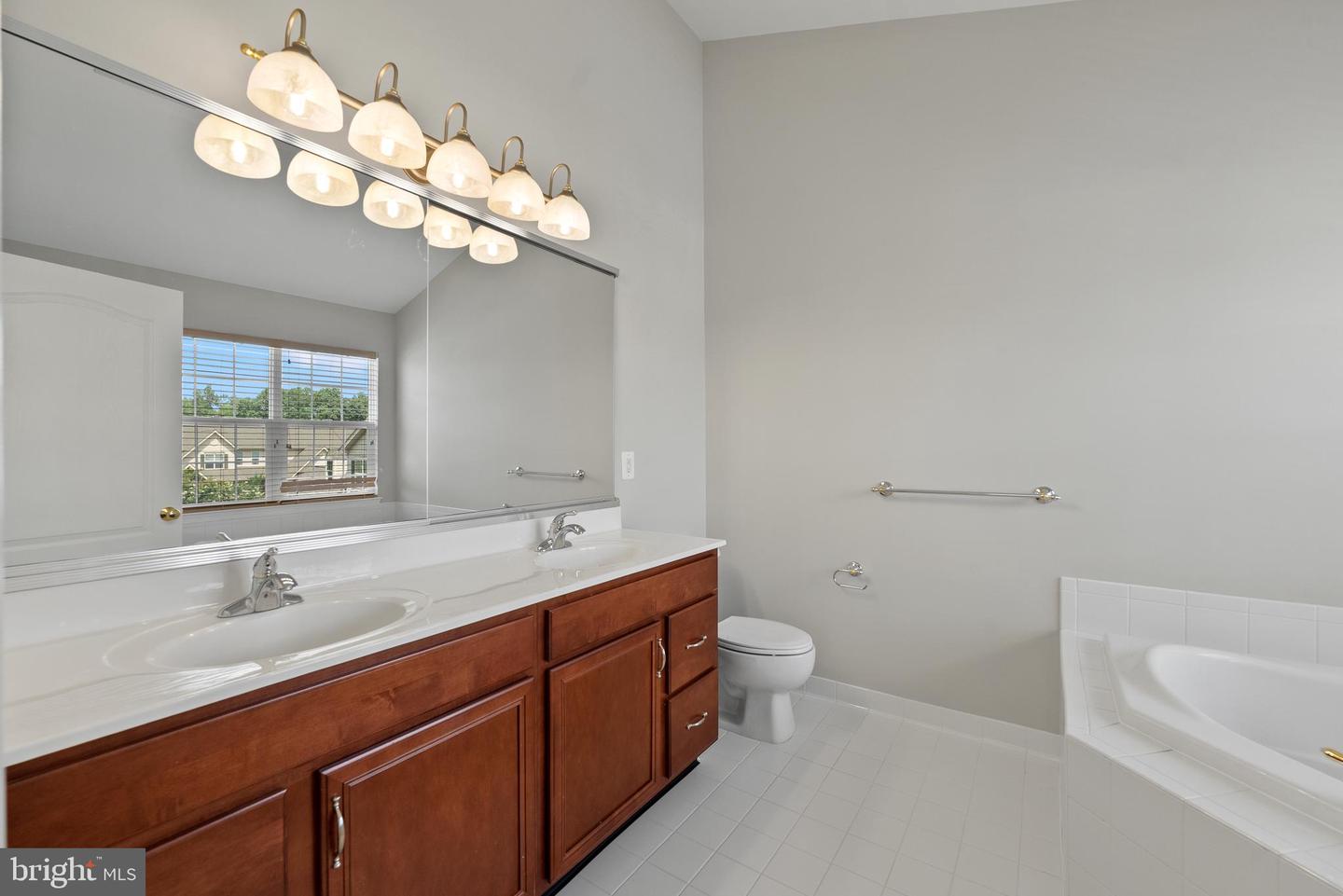 19608 EDGEMONT SQ, ASHBURN, Virginia 20147, 3 Bedrooms Bedrooms, ,2 BathroomsBathrooms,Residential,For sale,19608 EDGEMONT SQ,VALO2100830 MLS # VALO2100830